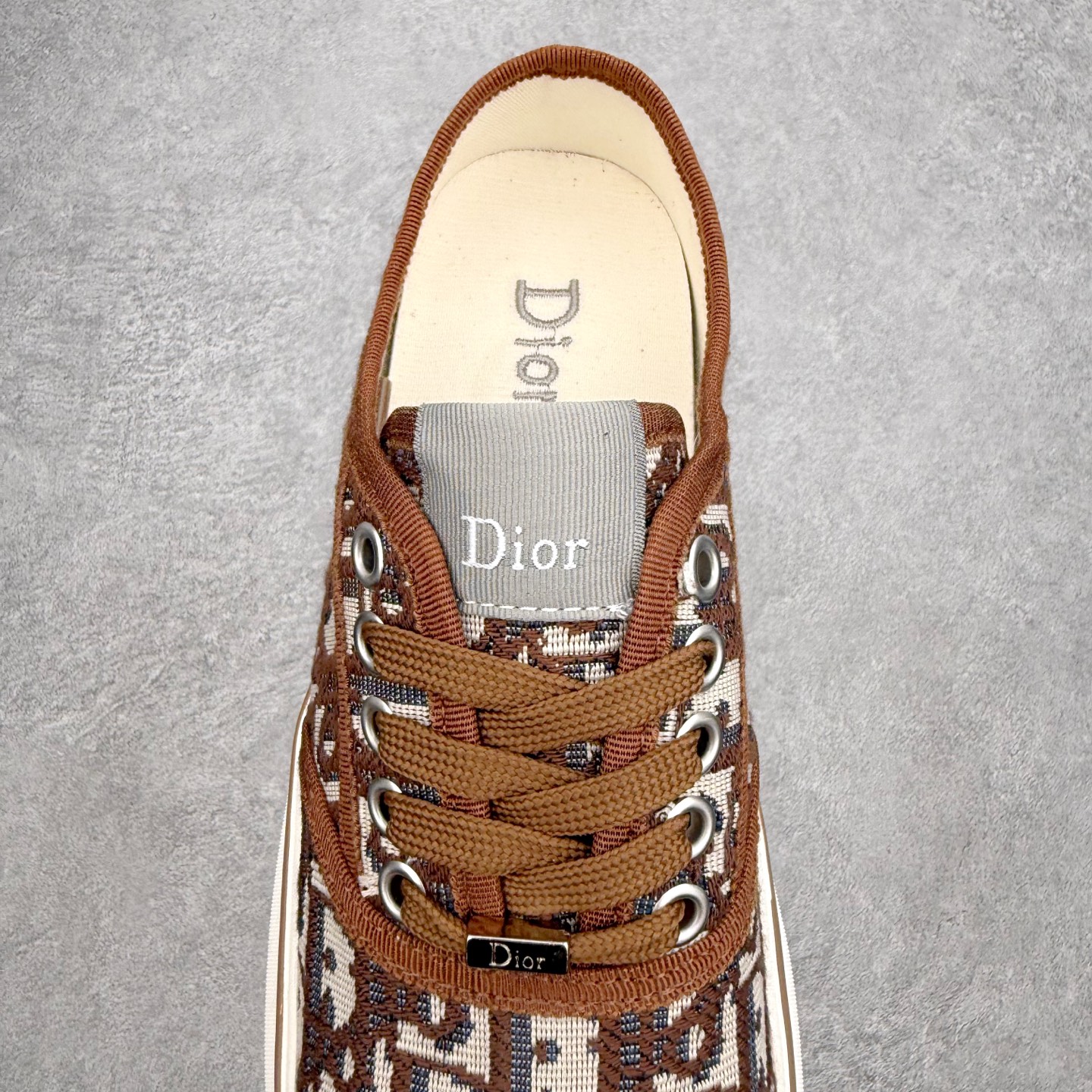 Dior Saltwind 斜纹提花 帆布鞋 金属配饰胶质品牌标志鞋底 进口纯棉帆布 全粒面绵羊皮内里 