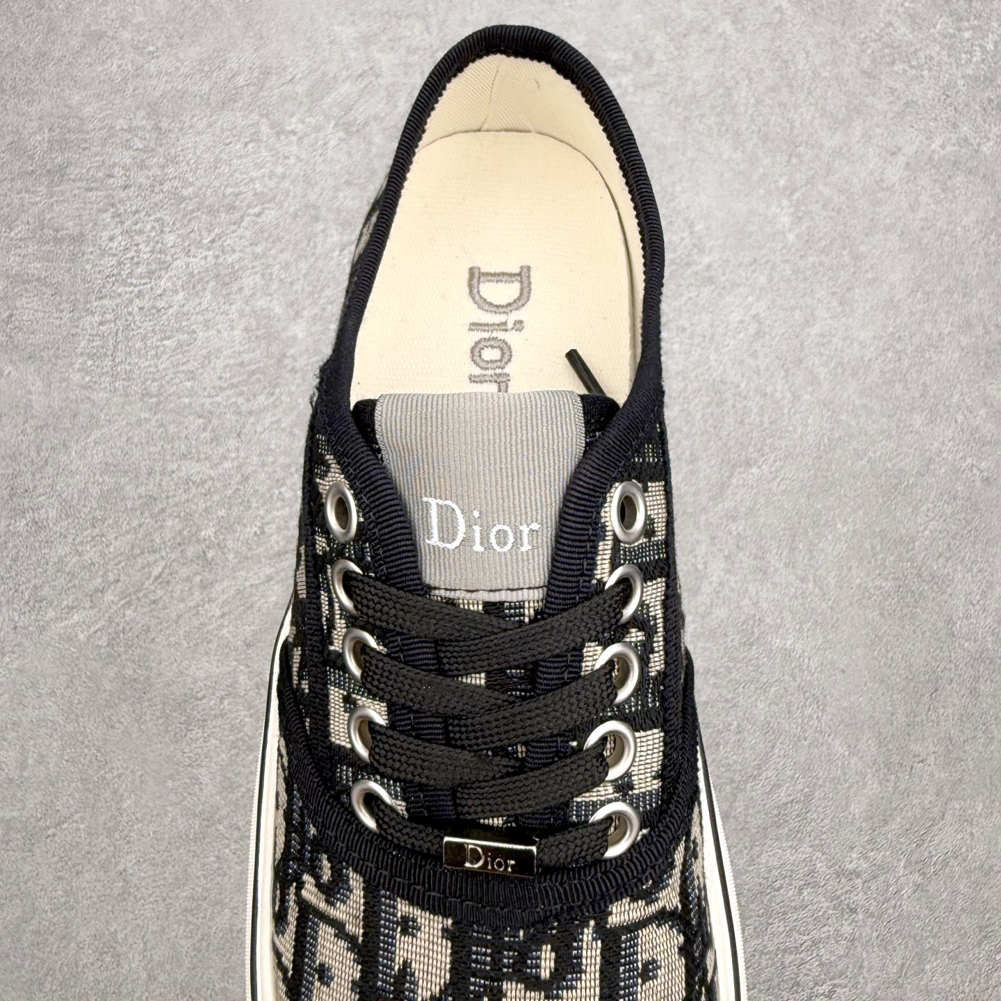 Dior Saltwind 斜纹提花 帆布鞋 金属配饰胶质品牌标志鞋底 进口纯棉帆布 全粒面绵羊皮内里 