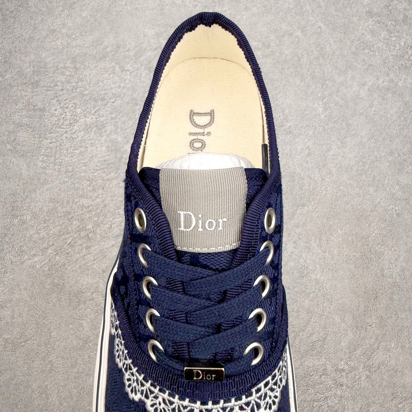 Dior Saltwind 斜纹提花 帆布鞋 金属配饰胶质品牌标志鞋底 进口纯棉帆布 全粒面绵羊皮内里 