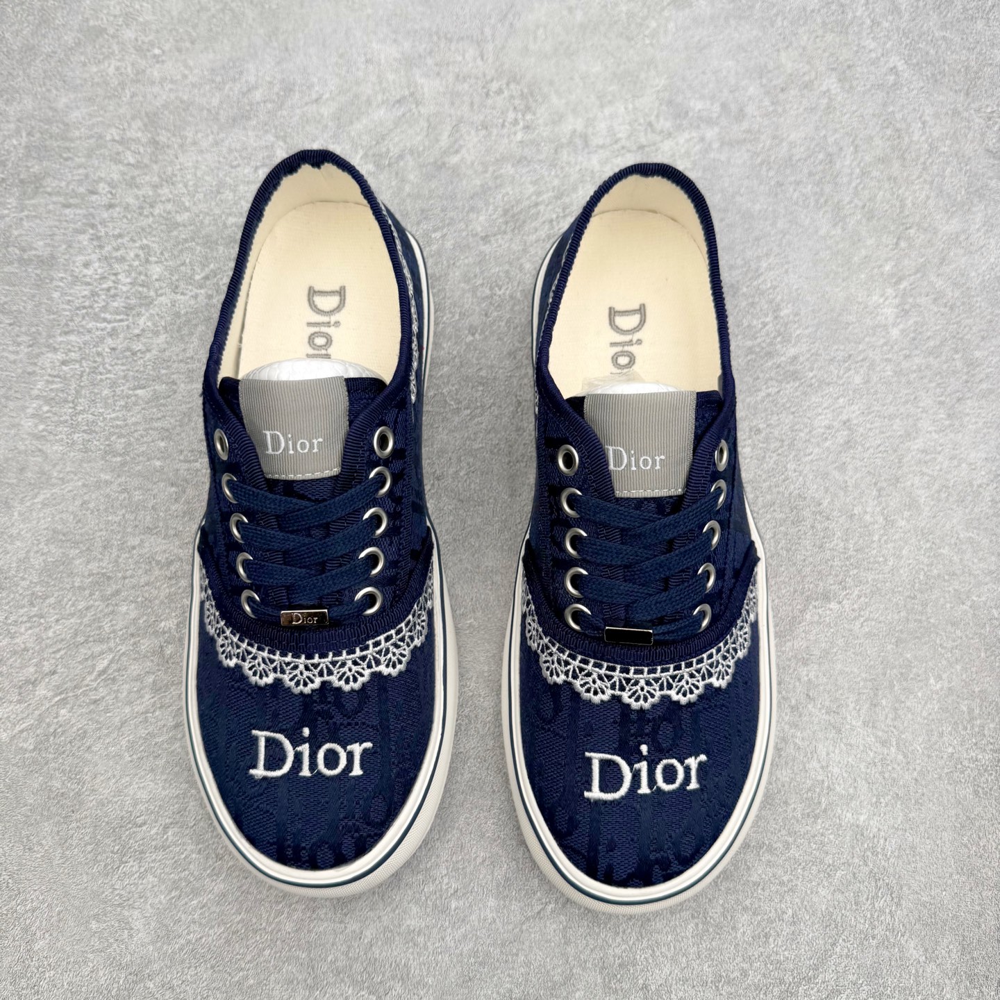 Dior Saltwind 斜纹提花 帆布鞋 金属配饰胶质品牌标志鞋底 进口纯棉帆布 全粒面绵羊皮内里 