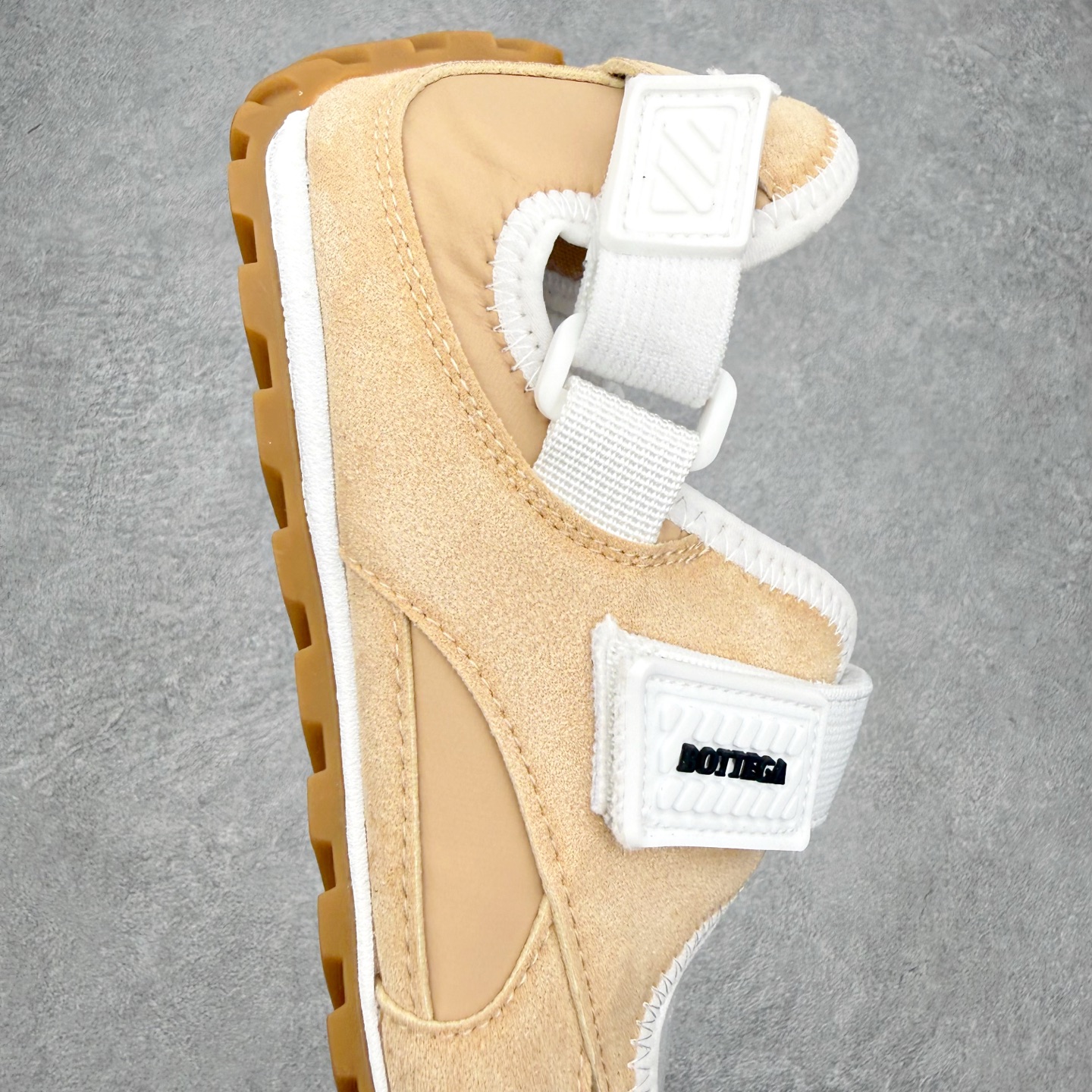 Bottega Veneta BV葆蝶家 Orbit Flash 魔术贴圆头平底 玛丽珍 休闲单鞋 女款