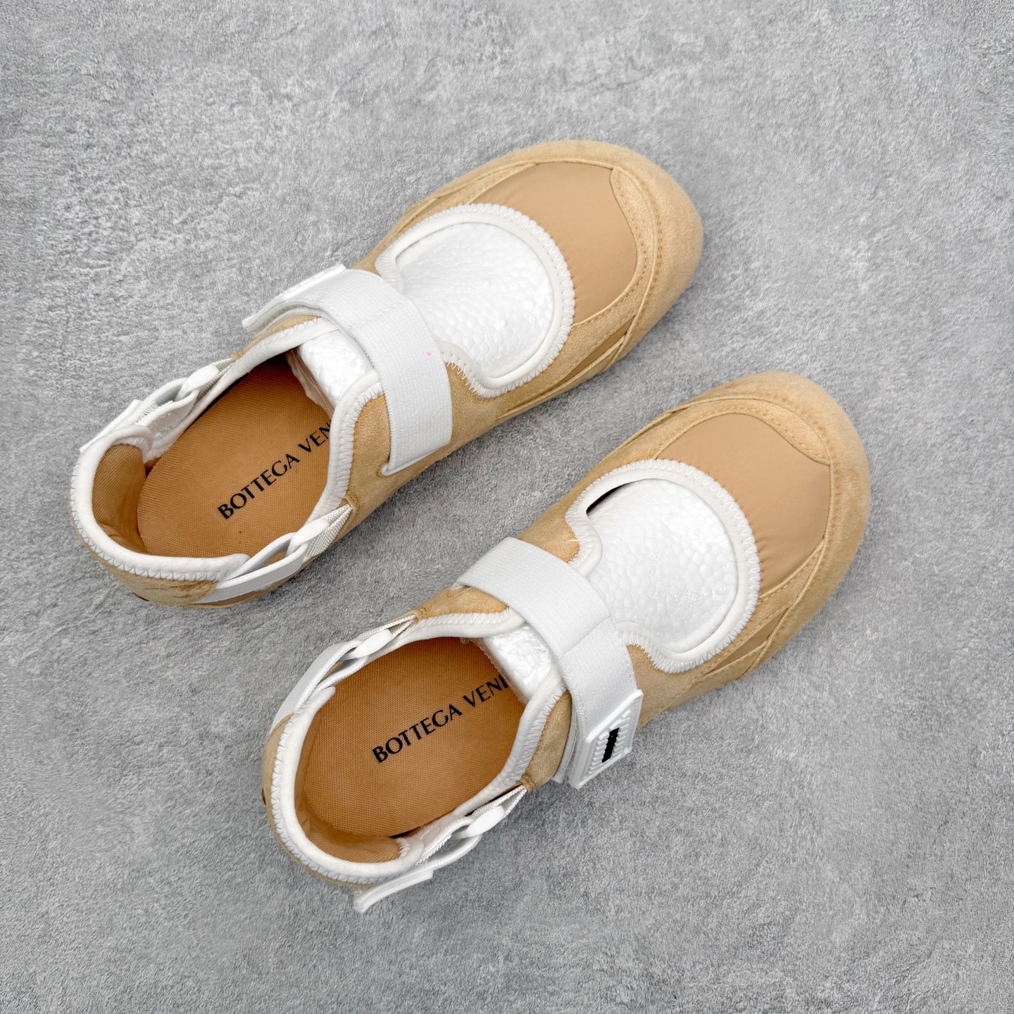 Bottega Veneta BV葆蝶家 Orbit Flash 魔术贴圆头平底 玛丽珍 休闲单鞋 女款