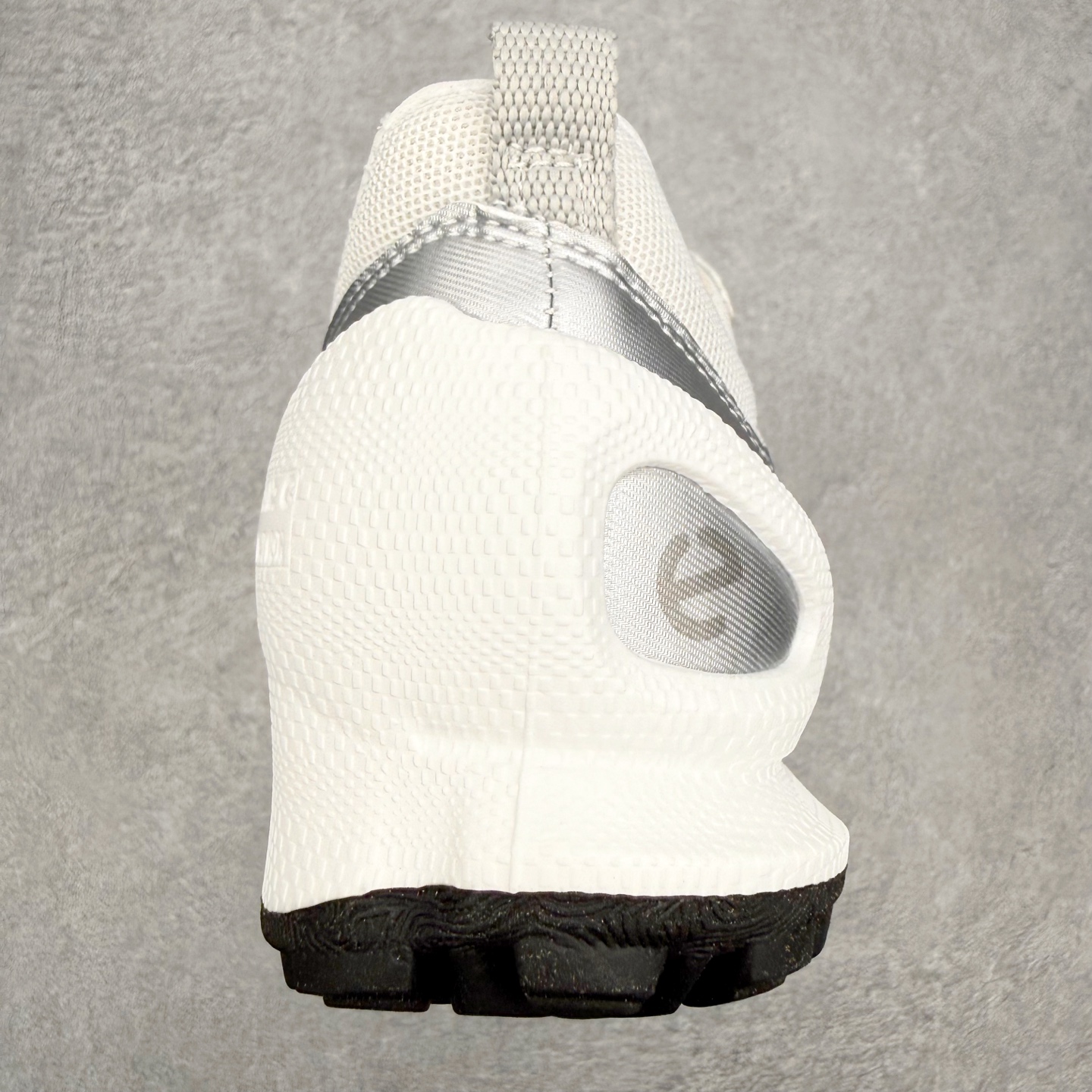 ECCo爱步 Biom C Trail 时尚简约牛皮减震耐磨低帮休闲跑步鞋 ECCO以三大核心特征为依托
