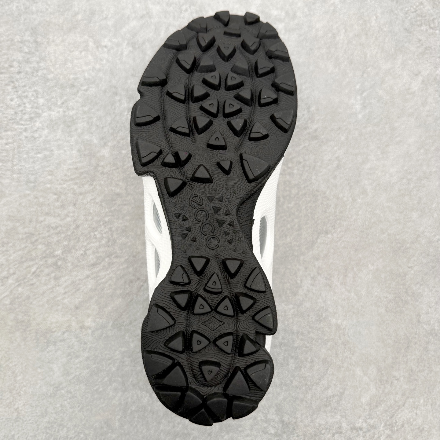 ECCo爱步 Biom C Trail 时尚简约牛皮减震耐磨低帮休闲跑步鞋 ECCO以三大核心特征为依托