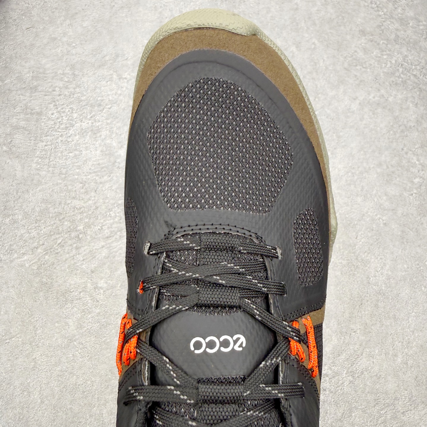 ECCo爱步 Biom C Trail 时尚简约牛皮减震耐磨低帮休闲跑步鞋 ECCO以三大核心特征为依托