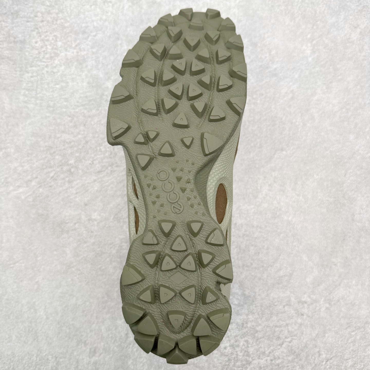ECCo爱步 Biom C Trail 时尚简约牛皮减震耐磨低帮休闲跑步鞋 ECCO以三大核心特征为依托