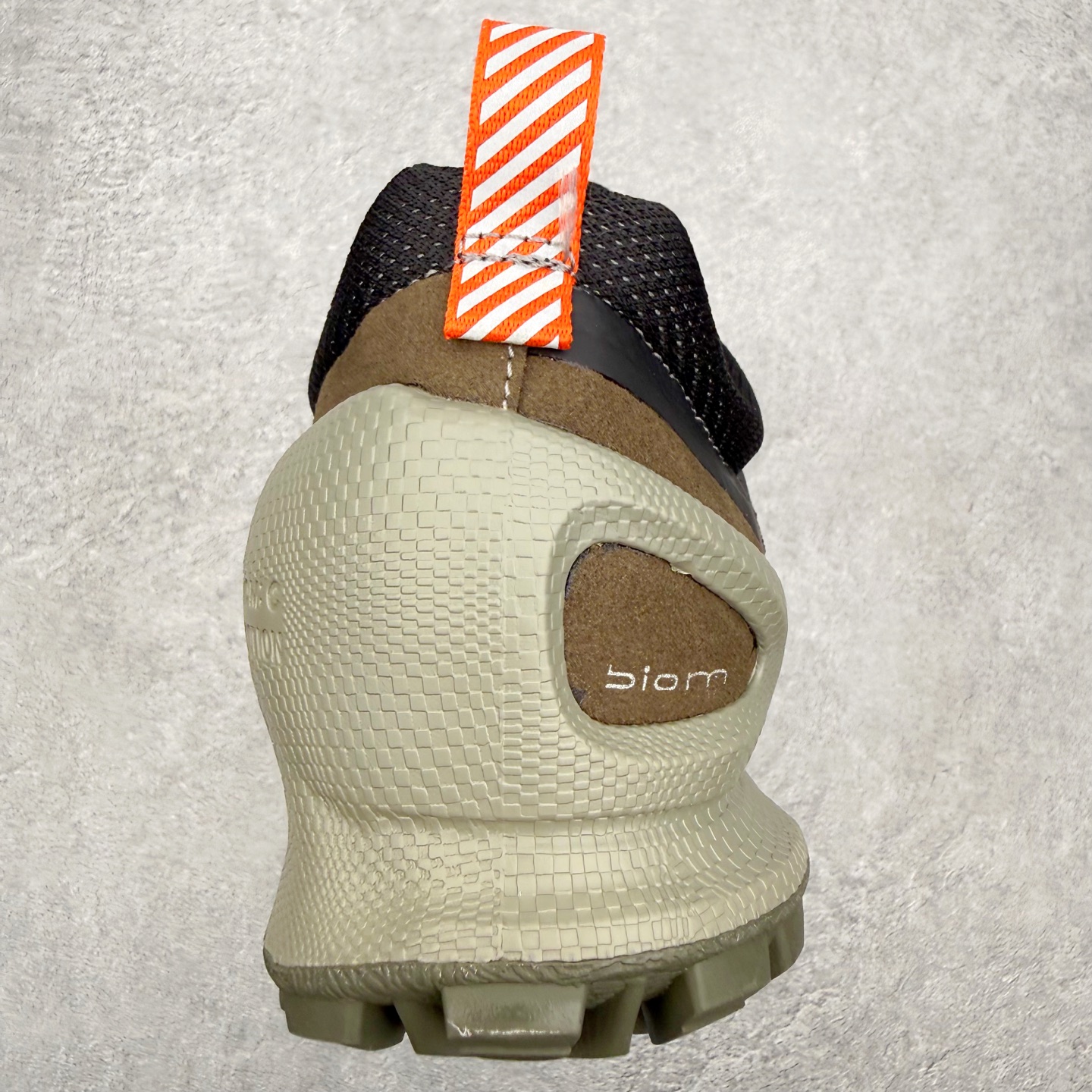 ECCo爱步 Biom C Trail 时尚简约牛皮减震耐磨低帮休闲跑步鞋 ECCO以三大核心特征为依托