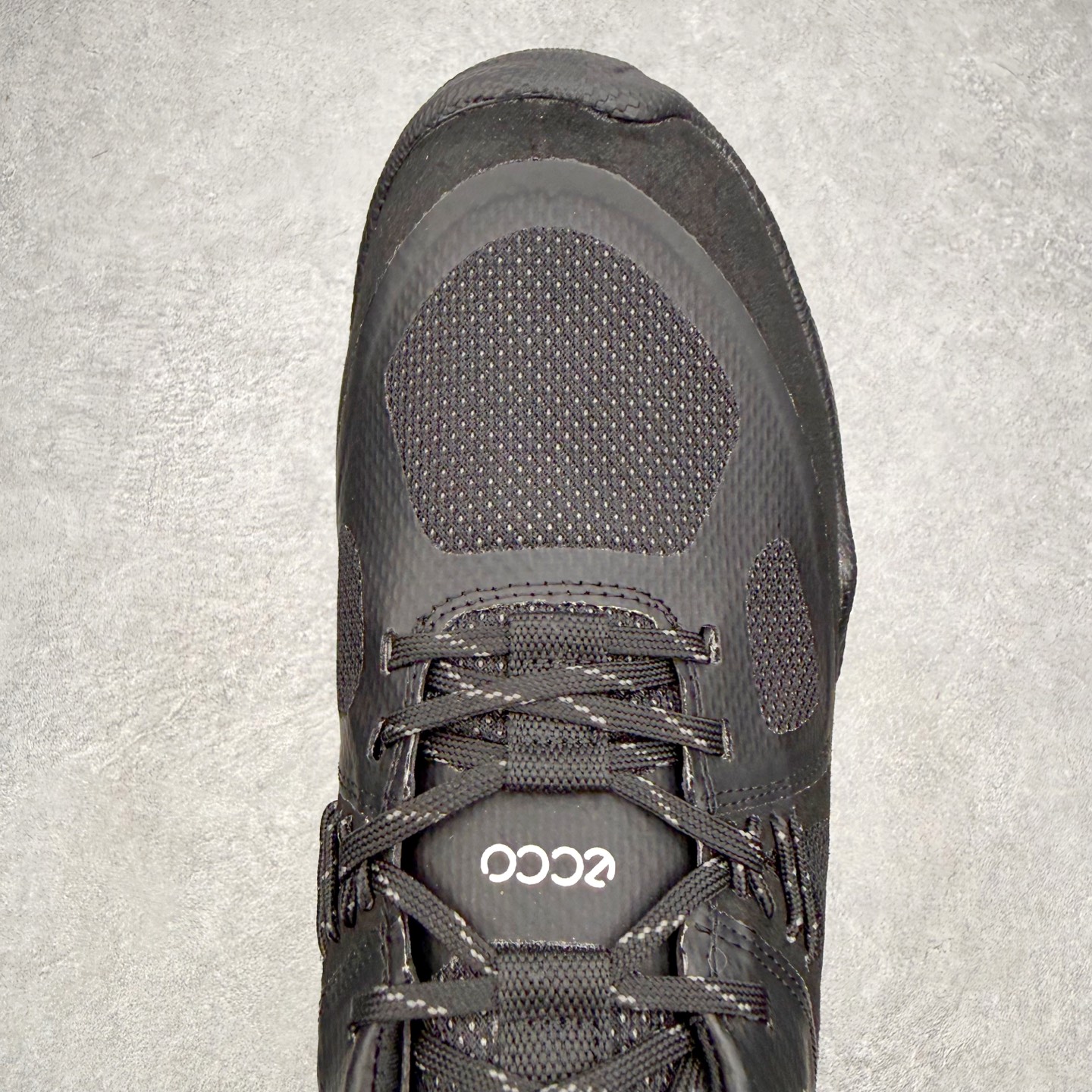 ECCo爱步 Biom C Trail 时尚简约牛皮减震耐磨低帮休闲跑步鞋 ECCO以三大核心特征为依托