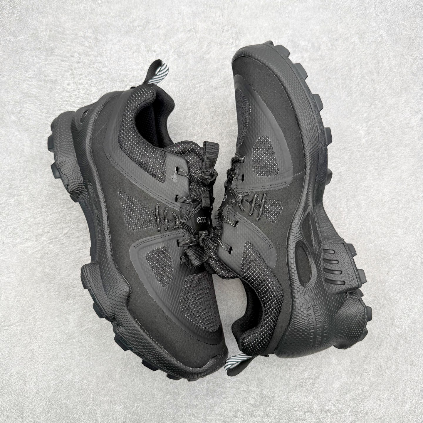 ECCo爱步 Biom C Trail 时尚简约牛皮减震耐磨低帮休闲跑步鞋 ECCO以三大核心特征为依托
