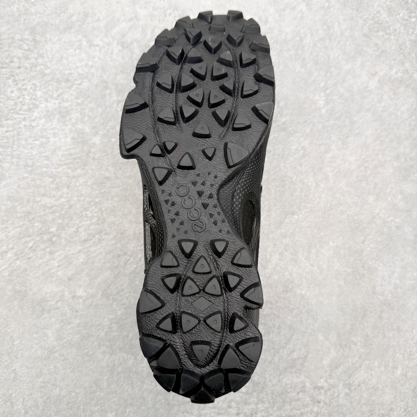 ECCo爱步 Biom C Trail 时尚简约牛皮减震耐磨低帮休闲跑步鞋 ECCO以三大核心特征为依托