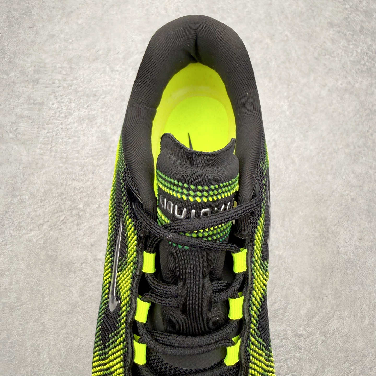 NK AIR LIQUID MAX 2026S 毒箭蛙新款气垫跑步鞋 Liquid Max 传承四十年 