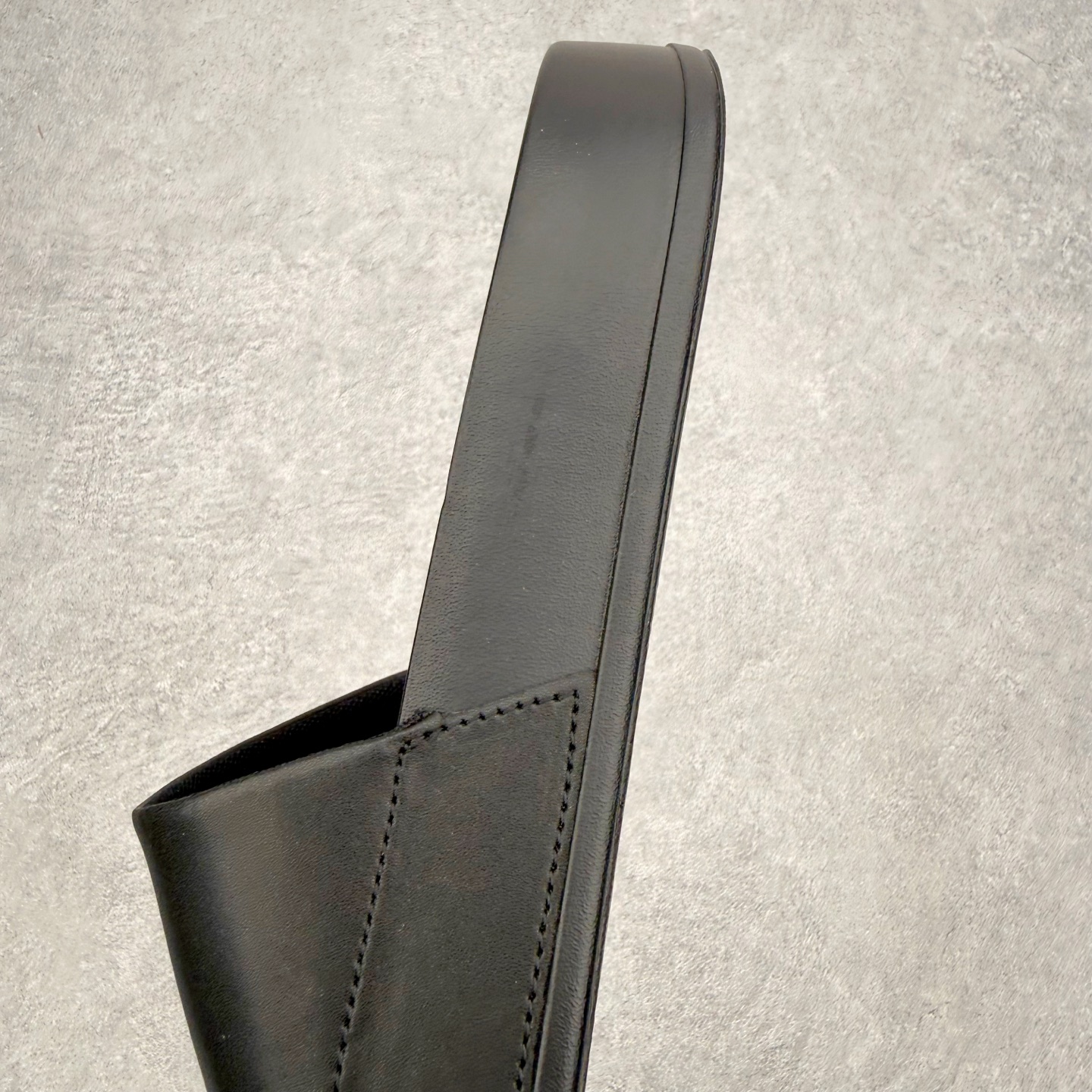 迪桑特DESCENTE ICING Nars 舒适 防滑防磨一字拖鞋 男女同款 黑色 尺码：36/45编