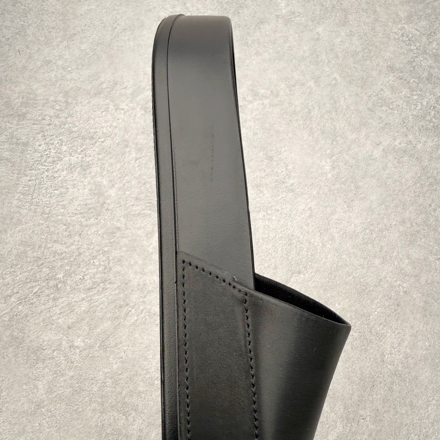 迪桑特DESCENTE ICING Nars 舒适 防滑防磨一字拖鞋 男女同款 黑色 尺码：36/45编