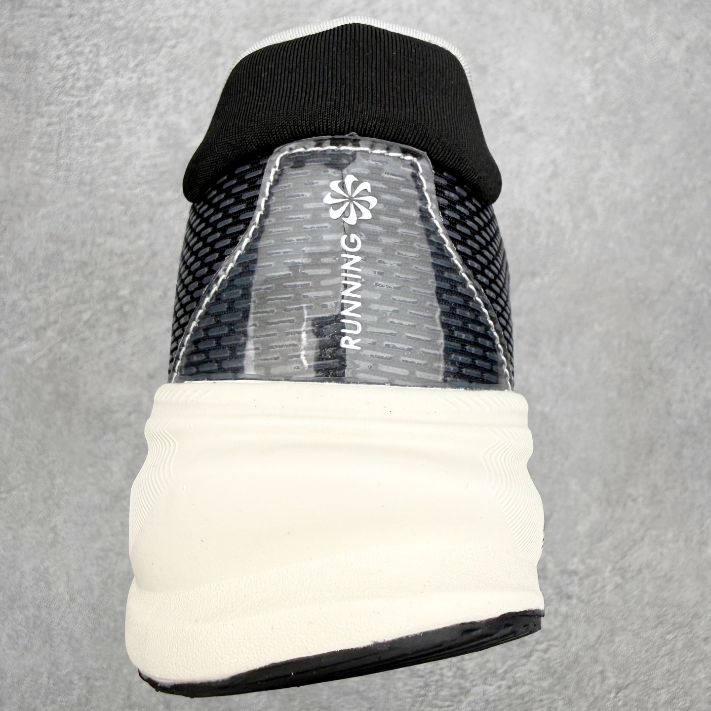 NK Air Zoom X 轻便舒适公路跑步鞋 质感柔软 弹力充沛 助力一路畅跑 乐享不停 厚实泡绵缔造