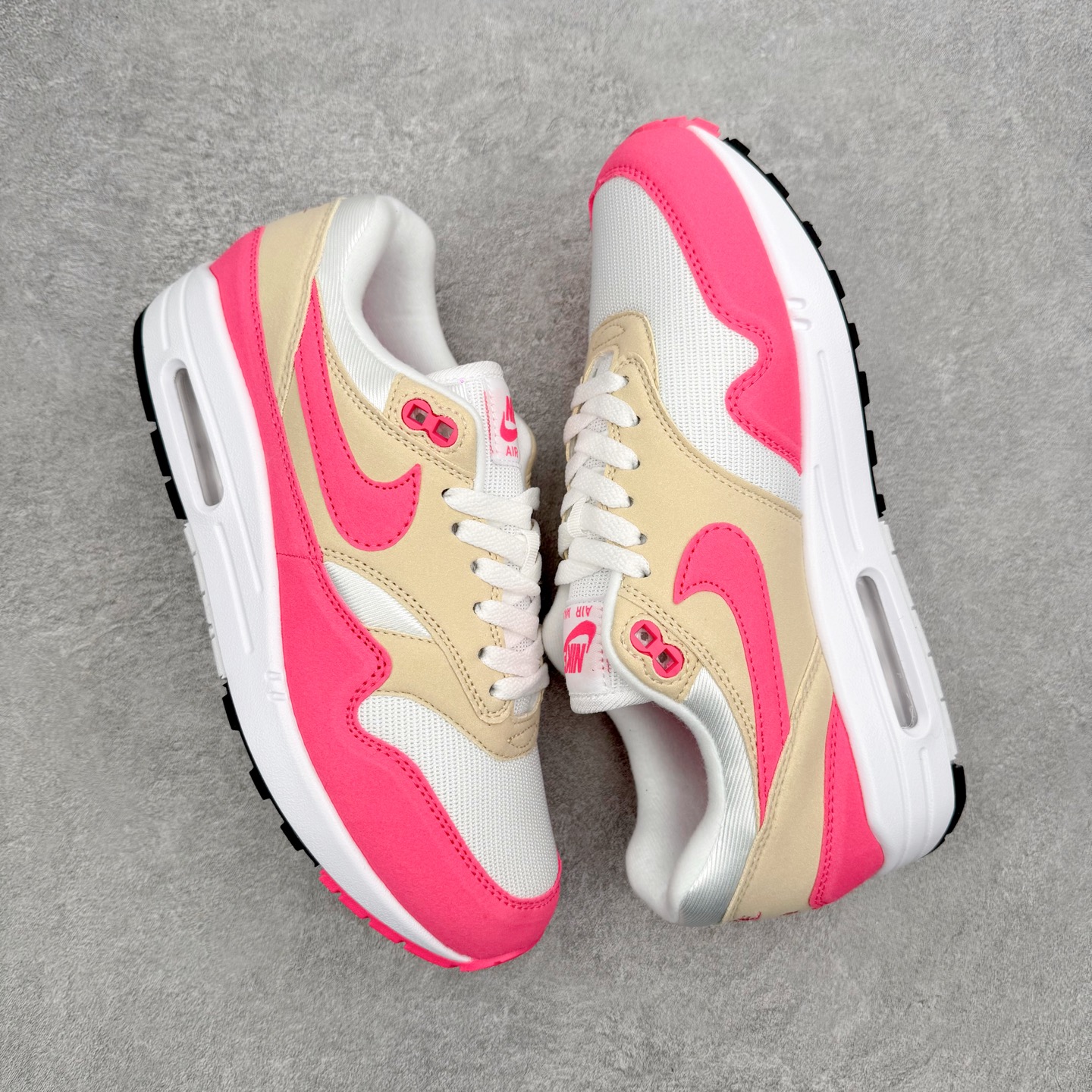 NK Air Max 1 初代复古气垫慢跑鞋 DZ2628-110 由Tinker Hatfeld和Ma