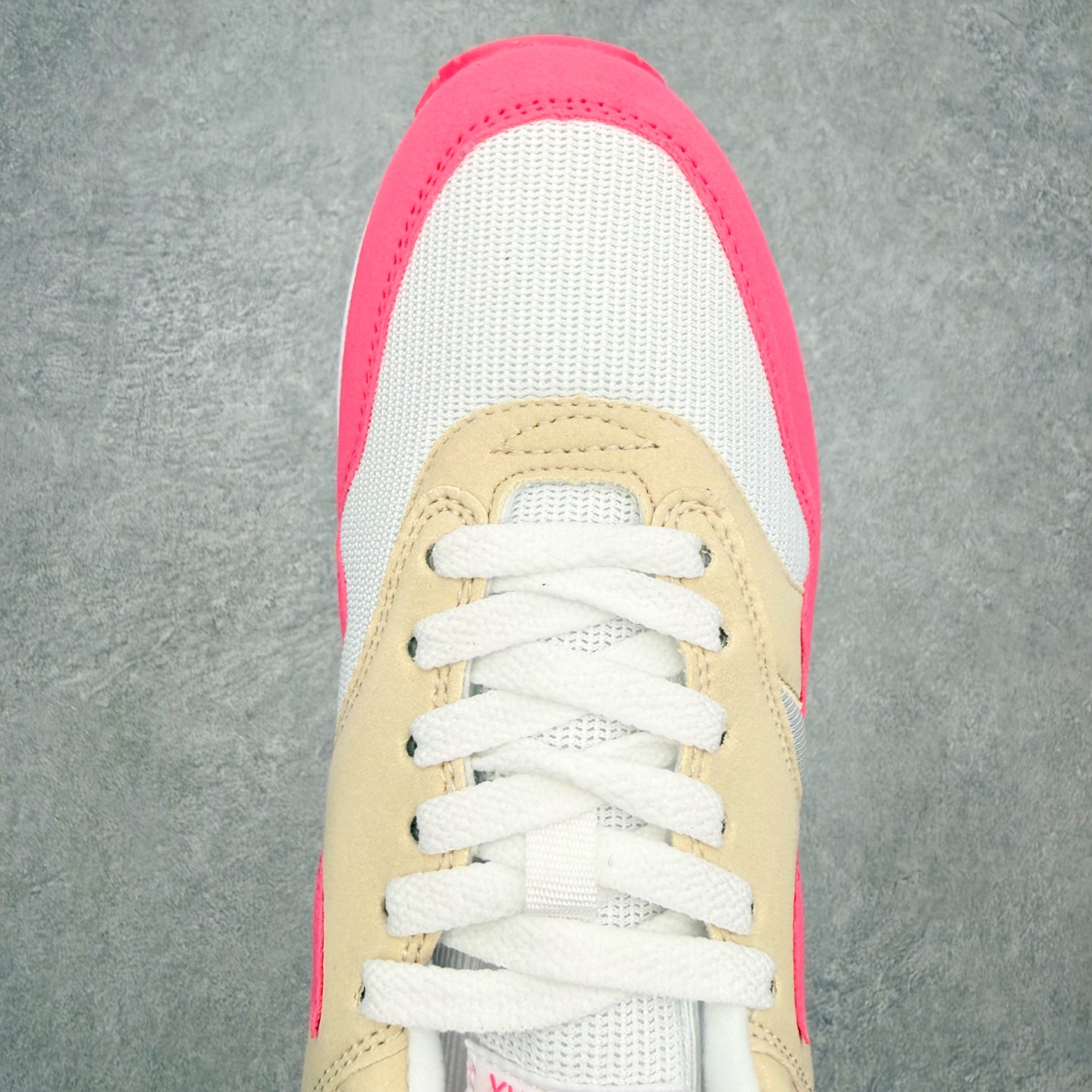 NK Air Max 1 初代复古气垫慢跑鞋 DZ2628-110 由Tinker Hatfeld和Ma
