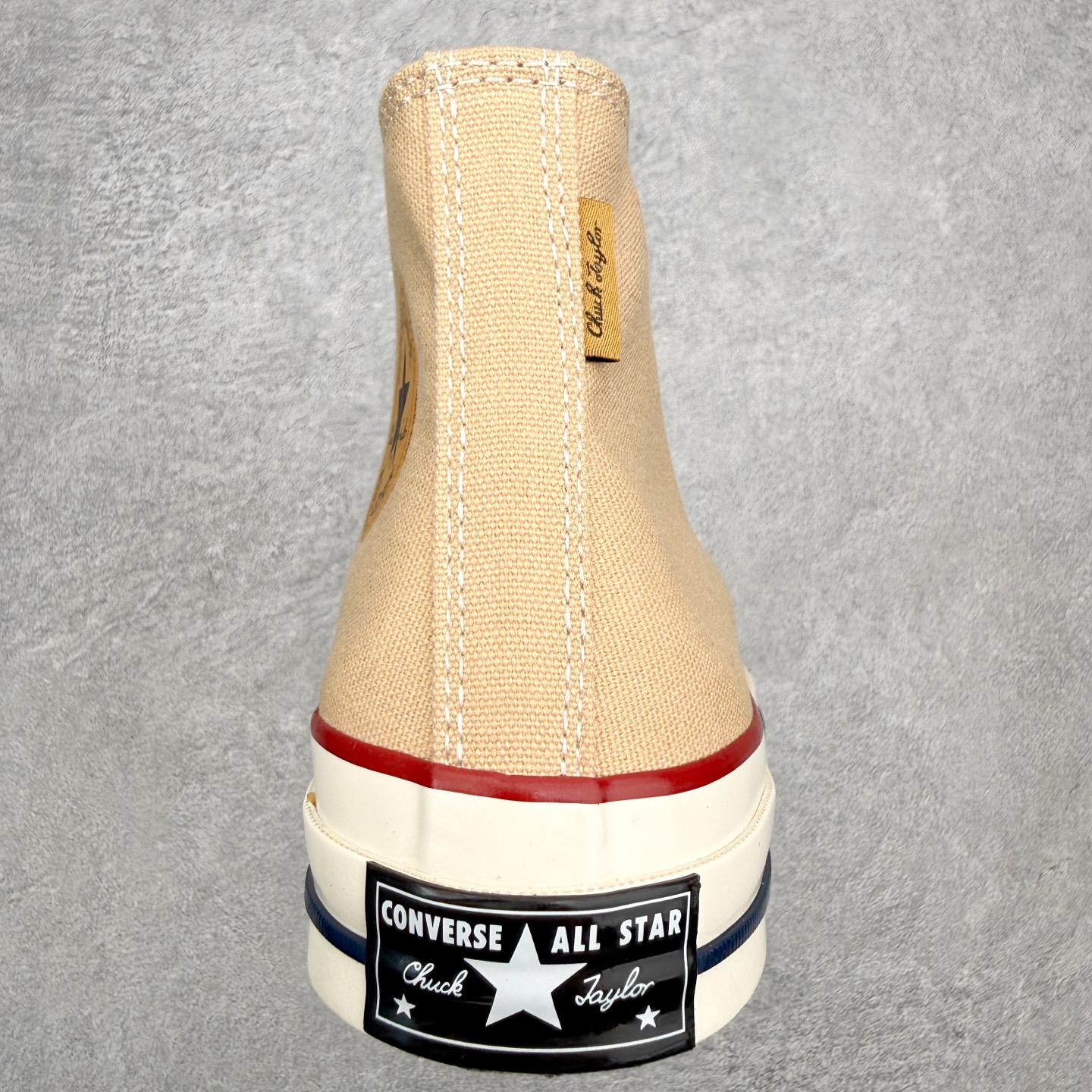 Converse Chuck 70 SNL 褐色/卡其以经典70s鞋型为基底 鞋面采用低饱和度的卡其暖调