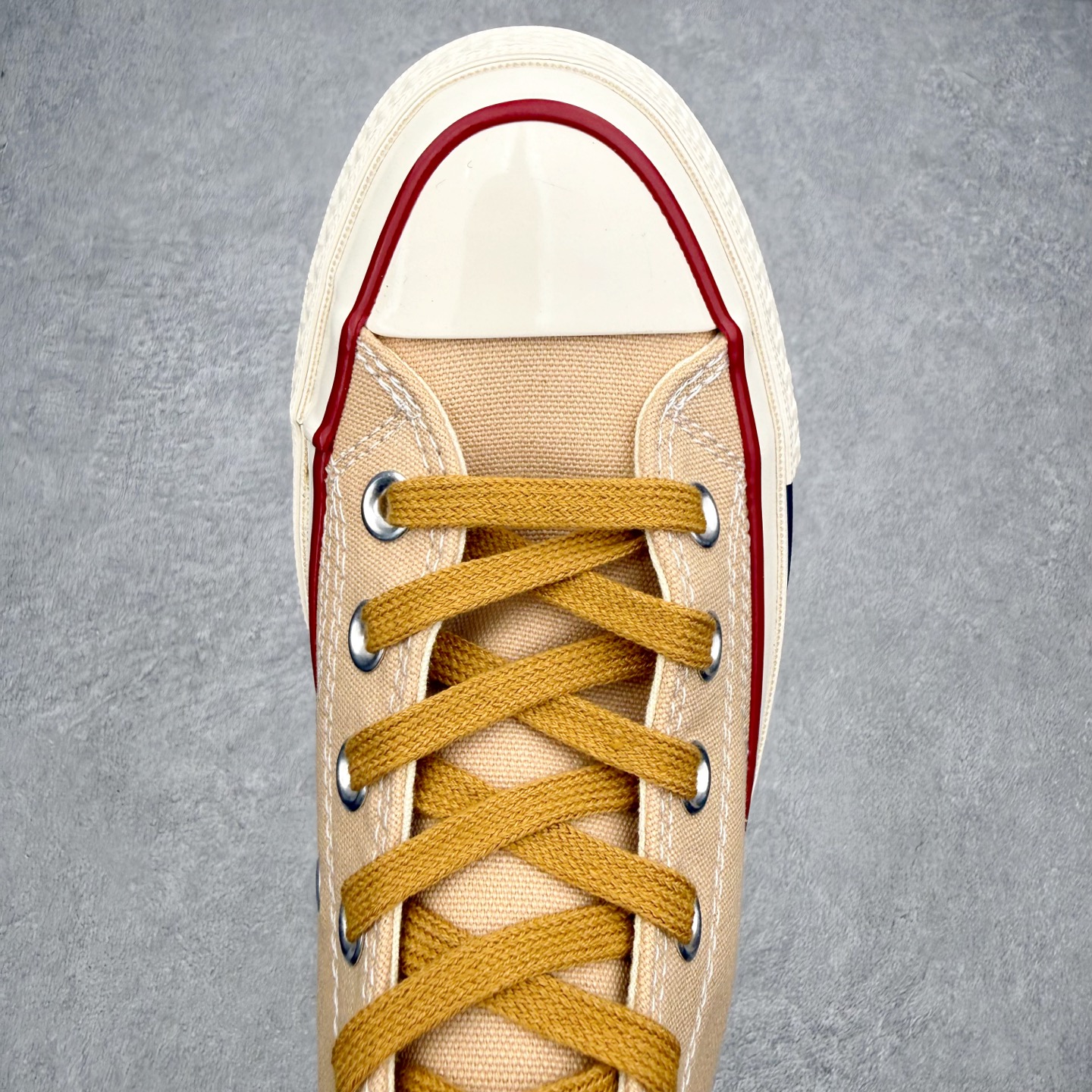 Converse Chuck 70 SNL 褐色/卡其以经典70s鞋型为基底 鞋面采用低饱和度的卡其暖调