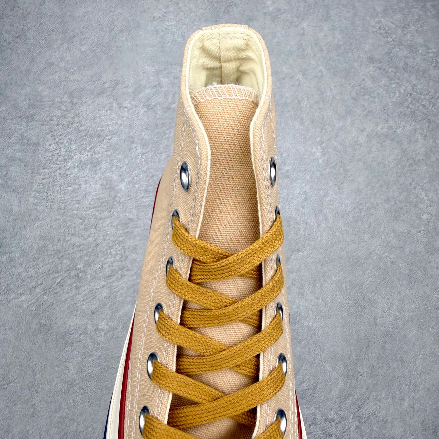 Converse Chuck 70 SNL 褐色/卡其以经典70s鞋型为基底 鞋面采用低饱和度的卡其暖调