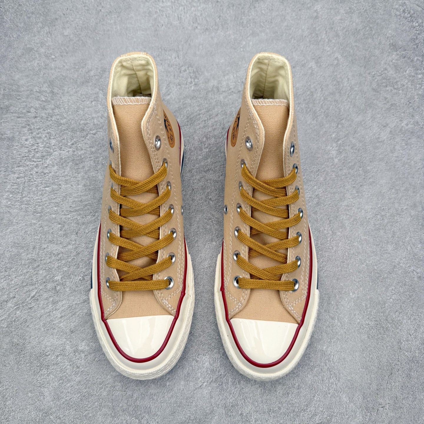 Converse Chuck 70 SNL 褐色/卡其以经典70s鞋型为基底 鞋面采用低饱和度的卡其暖调