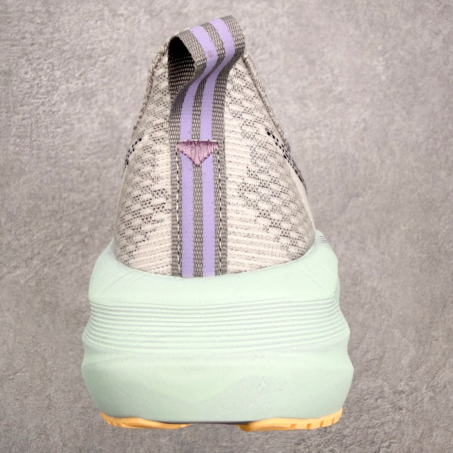 ＃XN ASICS NOVABLAST 5 舒适百搭低帮马拉松训练竞速跑步鞋 ASICS（亚瑟士）是日本