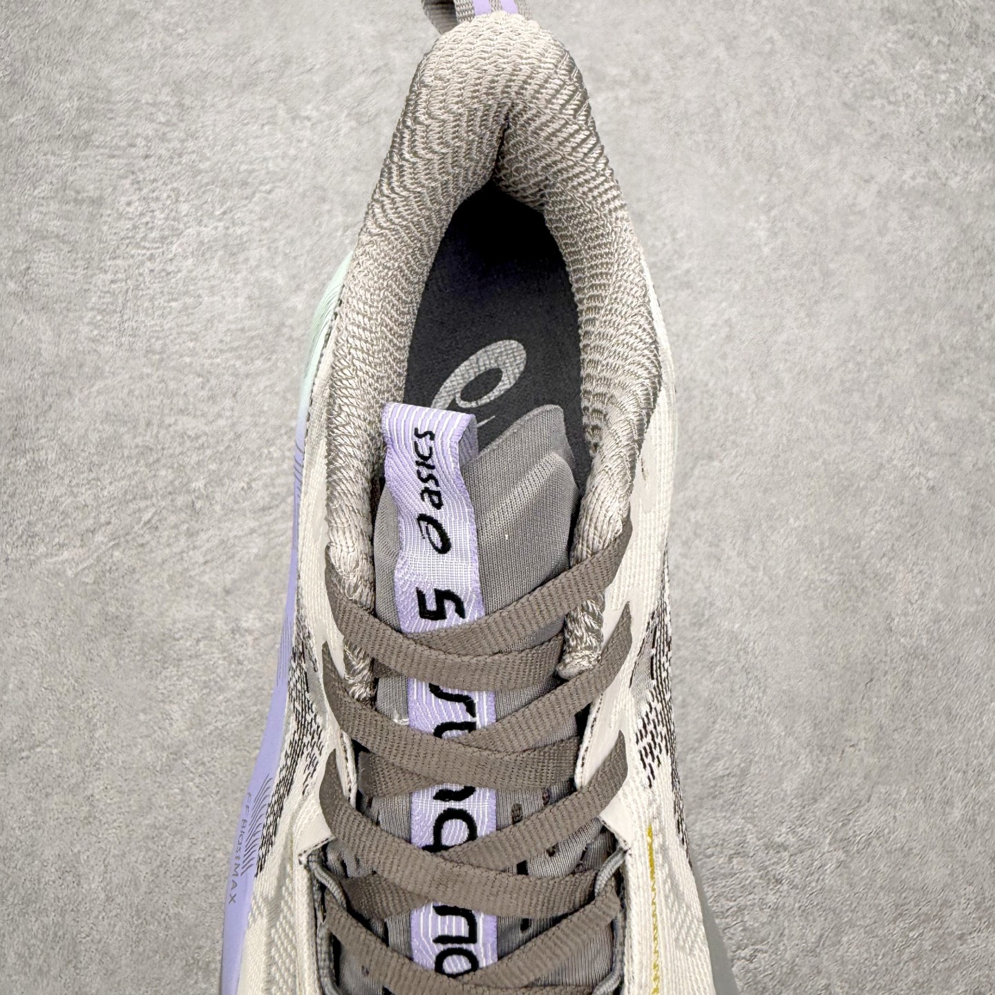 ＃XN ASICS NOVABLAST 5 舒适百搭低帮马拉松训练竞速跑步鞋 ASICS（亚瑟士）是日本