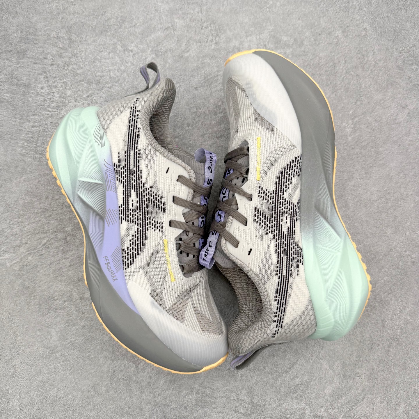 ＃XN ASICS NOVABLAST 5 舒适百搭低帮马拉松训练竞速跑步鞋 ASICS（亚瑟士）是日本