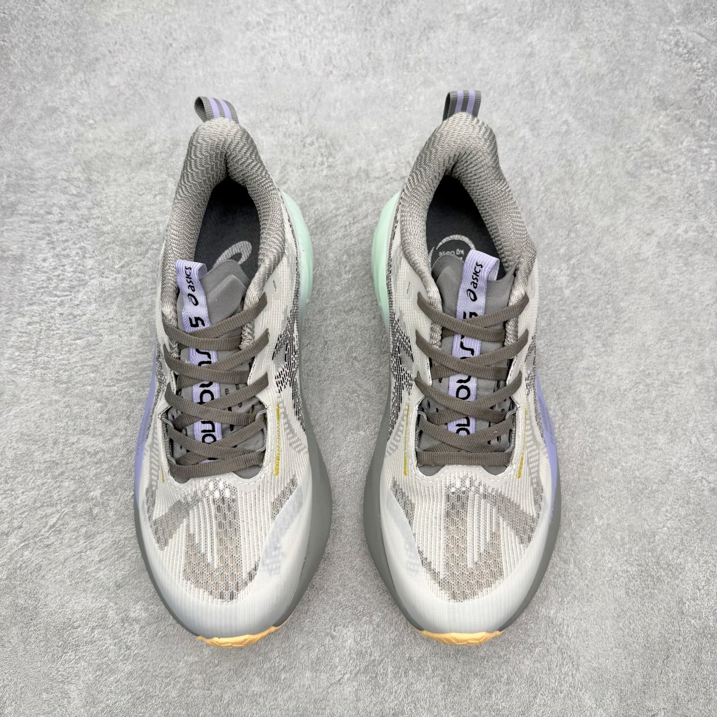 ＃XN ASICS NOVABLAST 5 舒适百搭低帮马拉松训练竞速跑步鞋 ASICS（亚瑟士）是日本