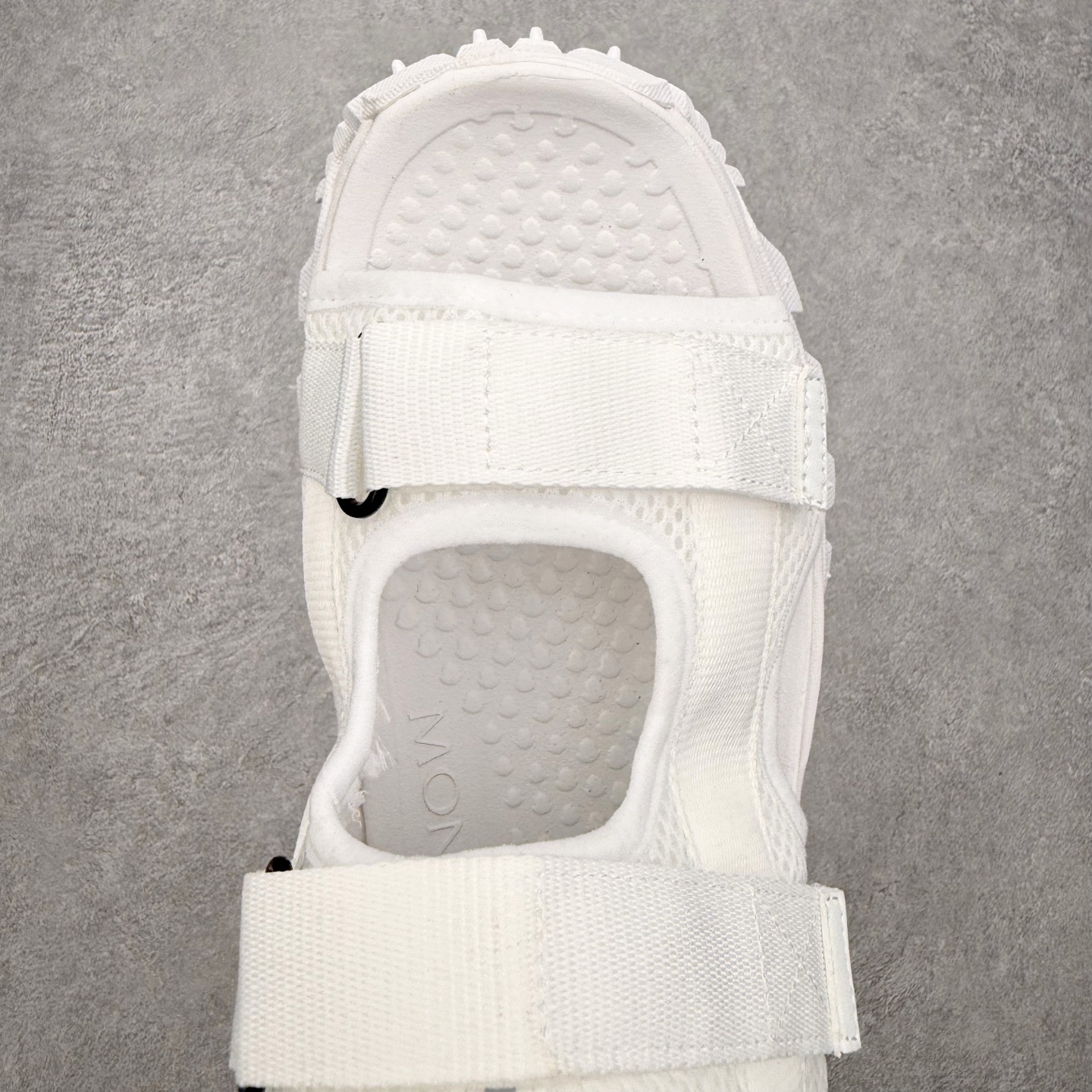 Moncler盟可睐 Trailgrip 露趾魔术贴 沙滩凉鞋 男款 黑色 轻盈舒适，适合在小径和城市街
