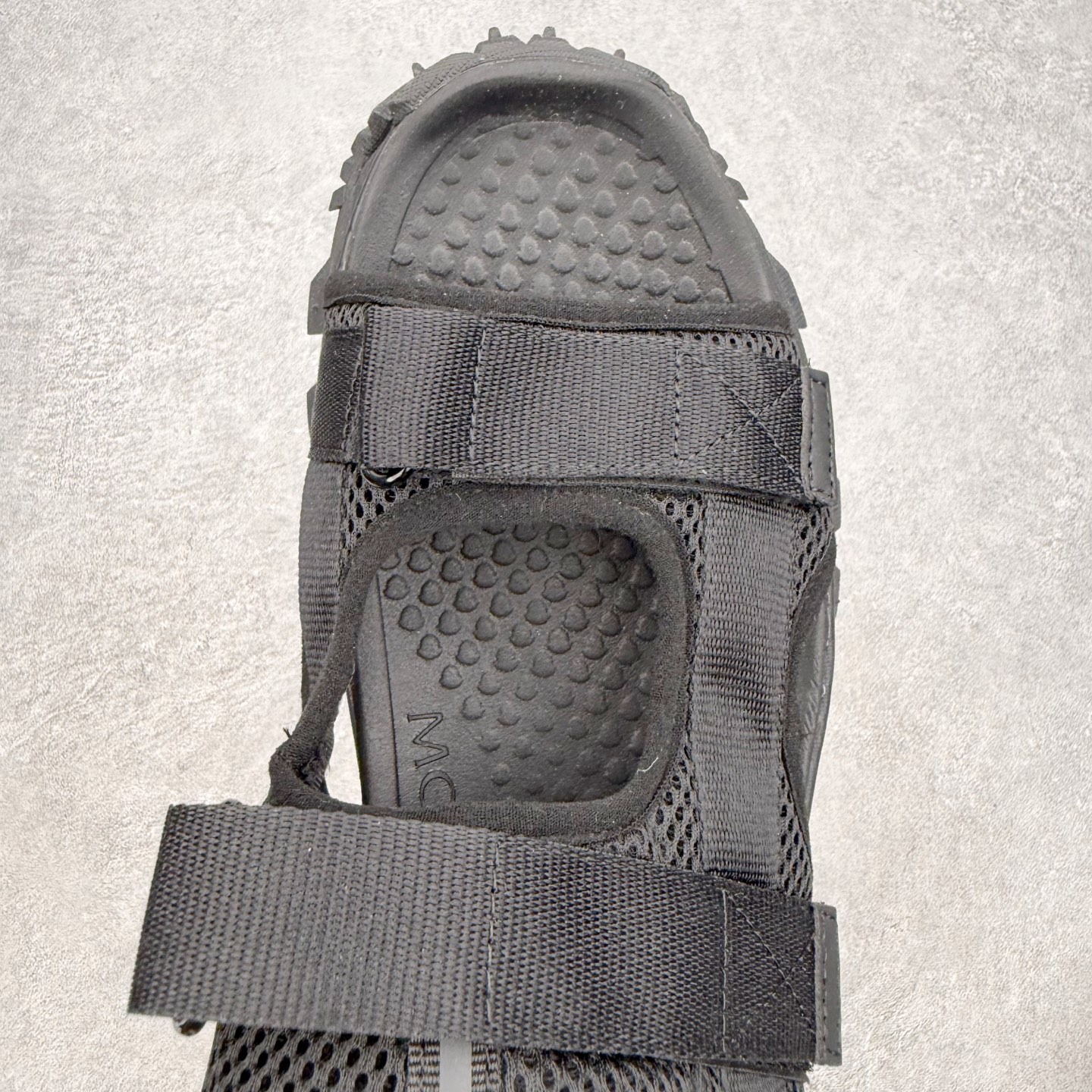 Moncler盟可睐 Trailgrip 露趾魔术贴 沙滩凉鞋 男款 黑色 轻盈舒适，适合在小径和城市街