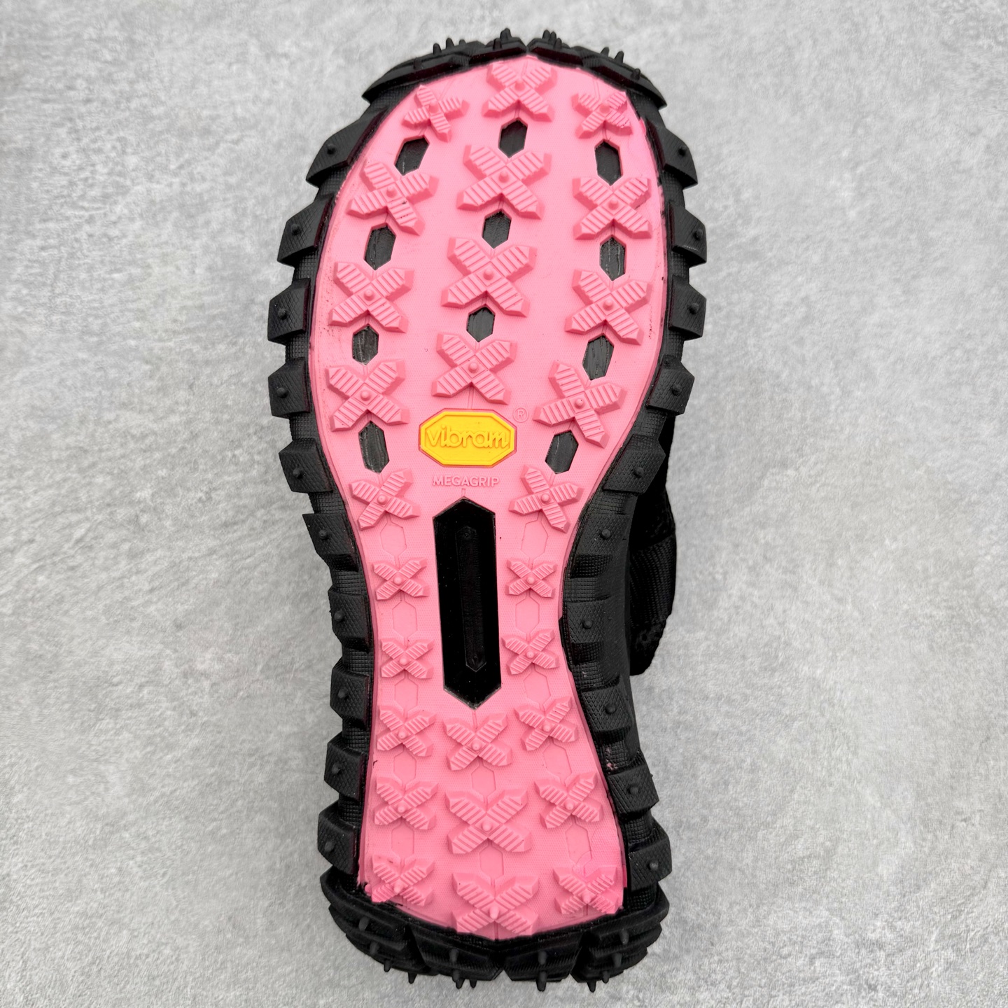 Moncler盟可睐 Trailgrip 露趾魔术贴 沙滩凉鞋 男款 黑色 轻盈舒适，适合在小径和城市街
