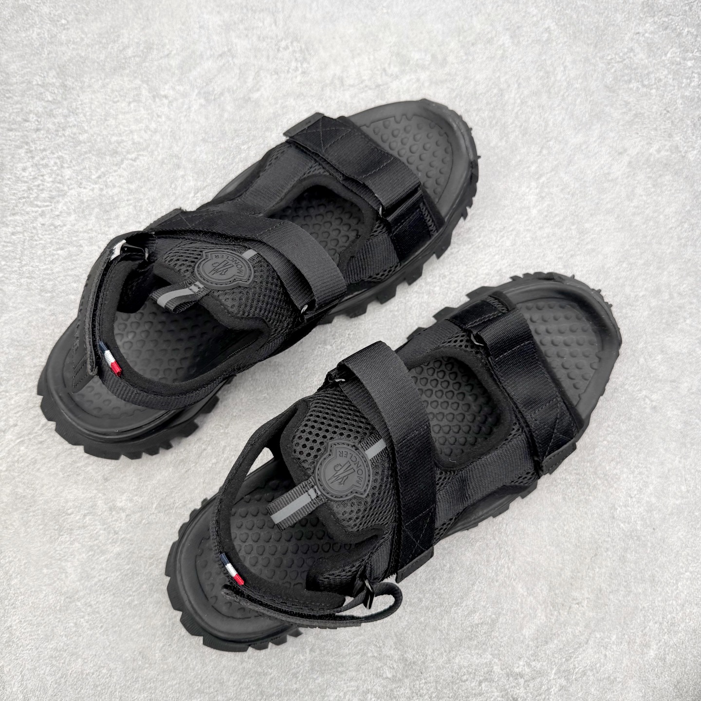 Moncler盟可睐 Trailgrip 露趾魔术贴 沙滩凉鞋 男款 黑色 轻盈舒适，适合在小径和城市街