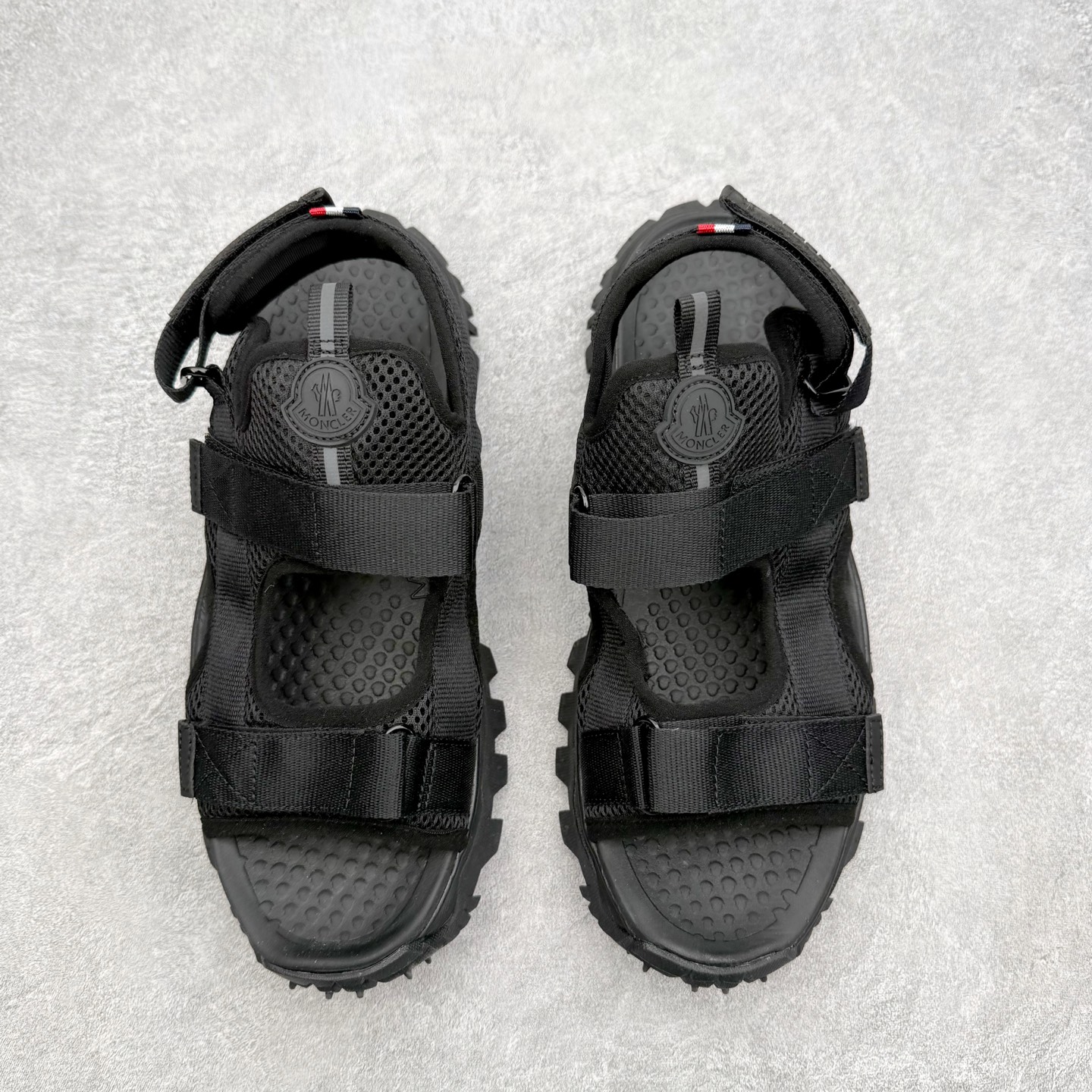 Moncler盟可睐 Trailgrip 露趾魔术贴 沙滩凉鞋 男款 黑色 轻盈舒适，适合在小径和城市街