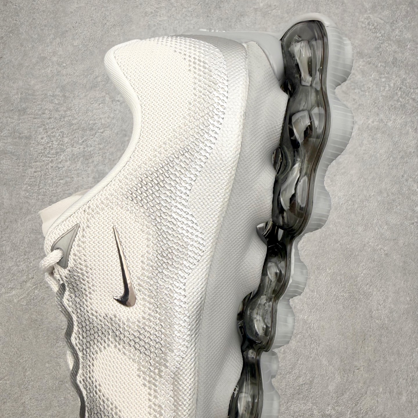 NK AIR LIQUID MAX 2026S 毒箭蛙新款气垫跑步鞋 Liquid Max 传承四十年 