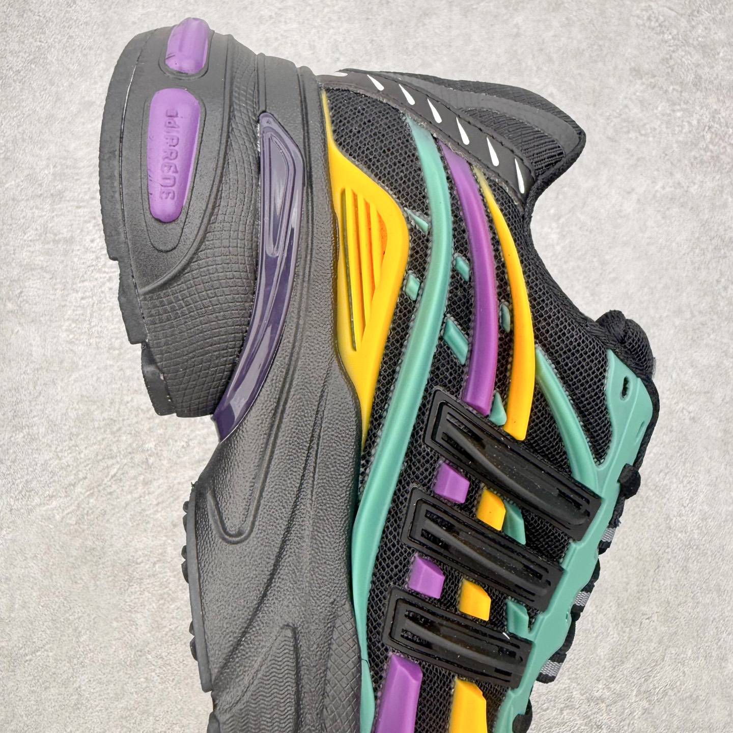 Pharrell x adidas Adistar Jellyfish 低帮水母复古风老爹鞋 Adist