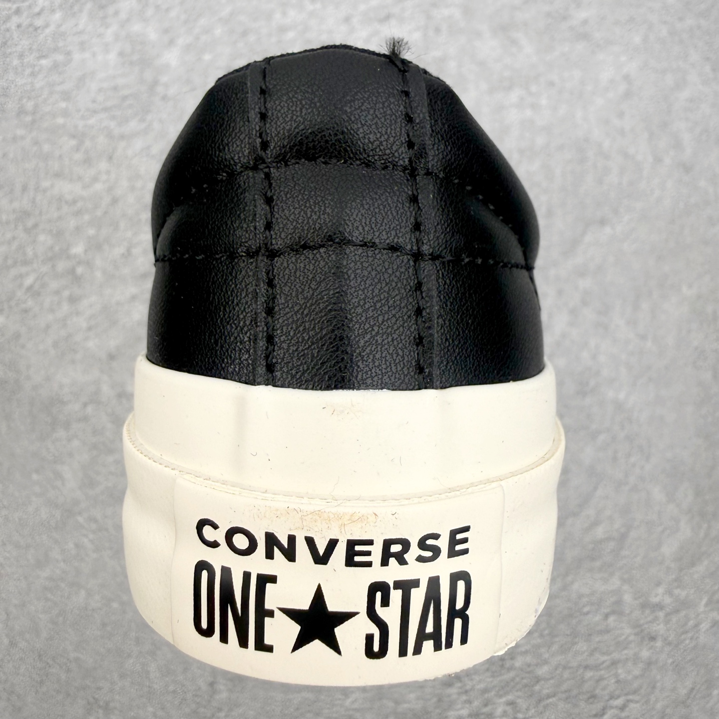 Converse One Star 黑白皮面匡威木村一星复古休闲滑板鞋采用优质皮革鞋面 质感细腻耐穿标志