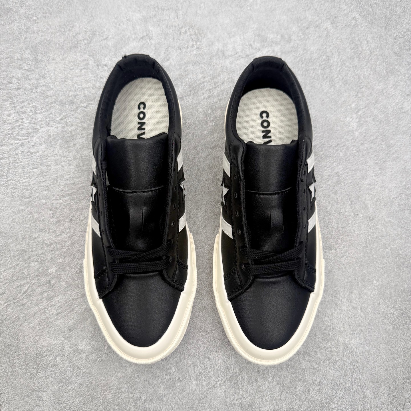Converse One Star 黑白皮面匡威木村一星复古休闲滑板鞋采用优质皮革鞋面 质感细腻耐穿标志