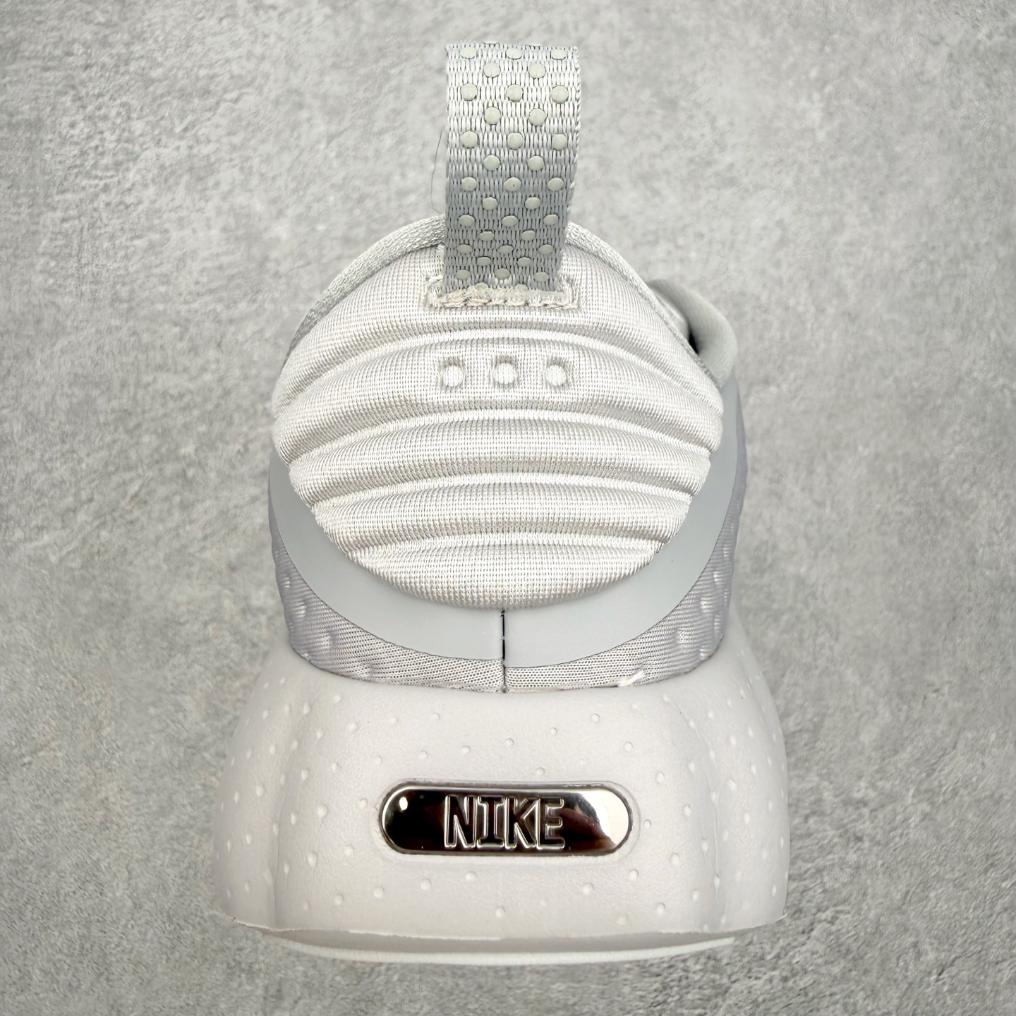NK Mind 002 黑科技足底按摩舒适贴合训练鞋 该系列首作 Mind 001 从神经科学中汲取灵感