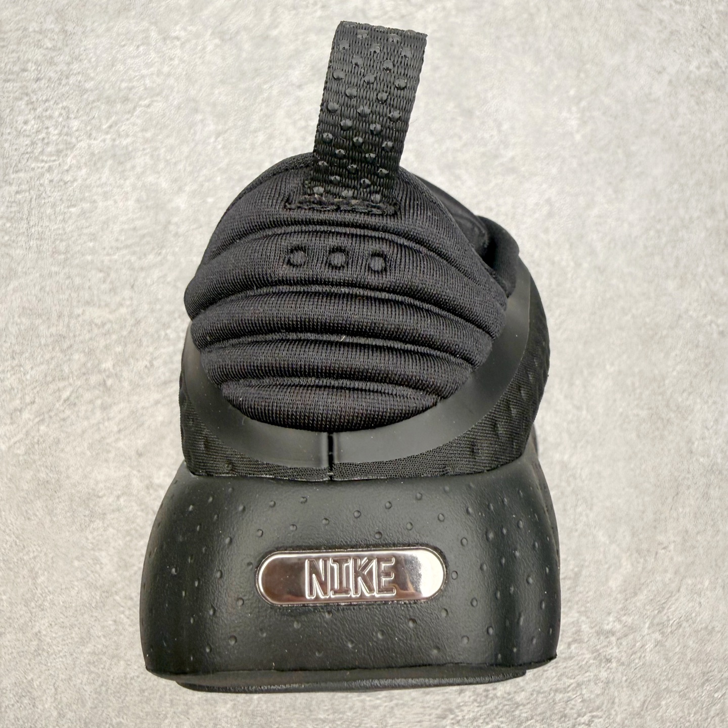 NK Mind 002 黑科技足底按摩舒适贴合训练鞋 该系列首作 Mind 001 从神经科学中汲取灵感