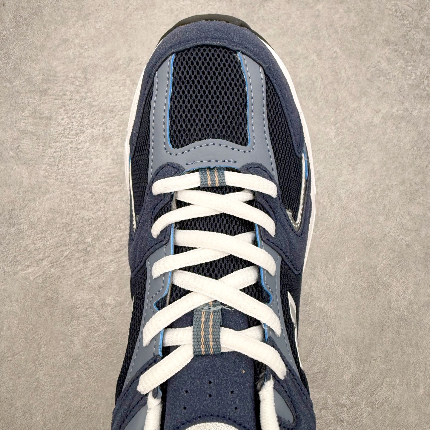 New Balance NB530 新百伦复古透气跑步鞋 抛弃过往以皮革为主的人气轮廓 以极具复古风范的