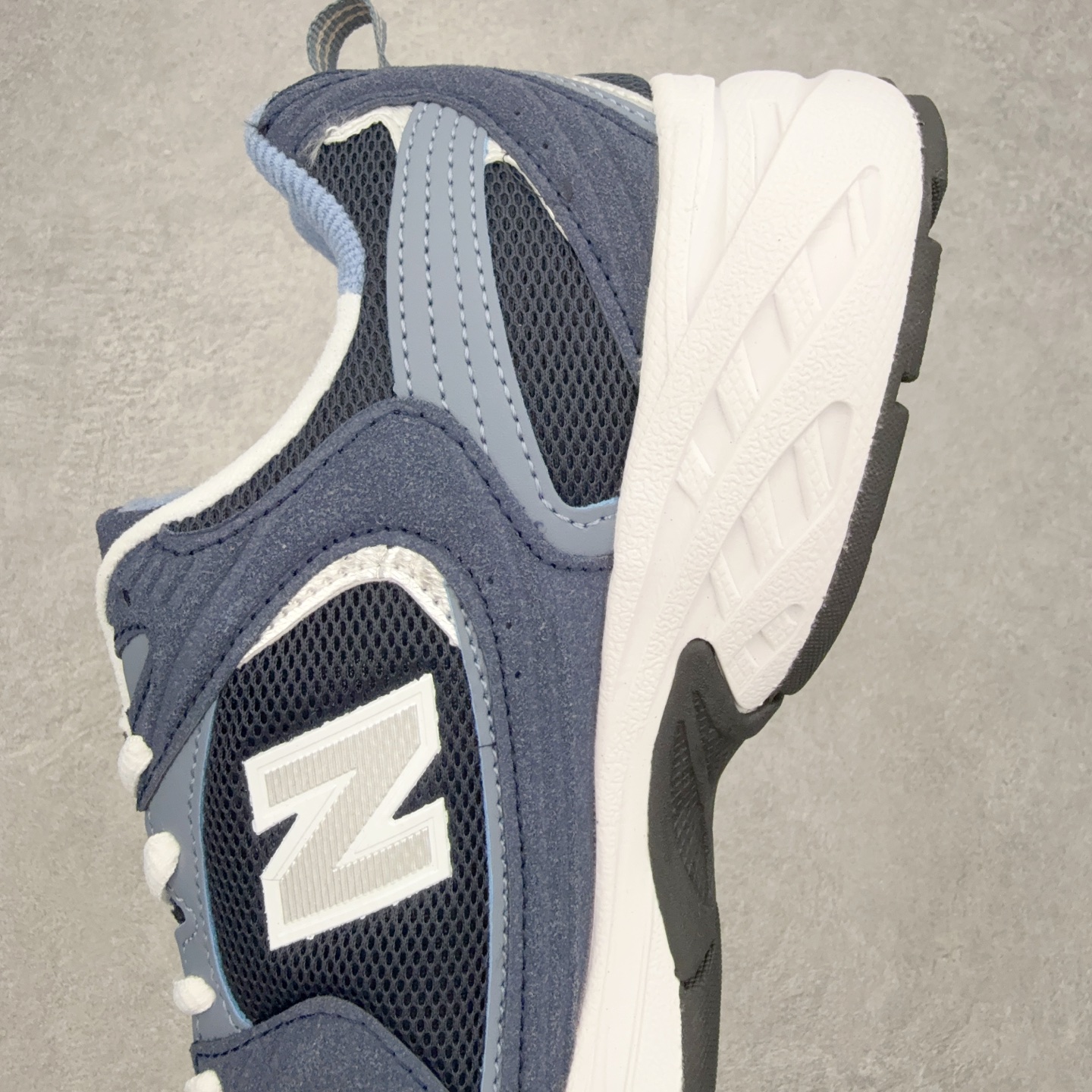 New Balance NB530 新百伦复古透气跑步鞋 抛弃过往以皮革为主的人气轮廓 以极具复古风范的