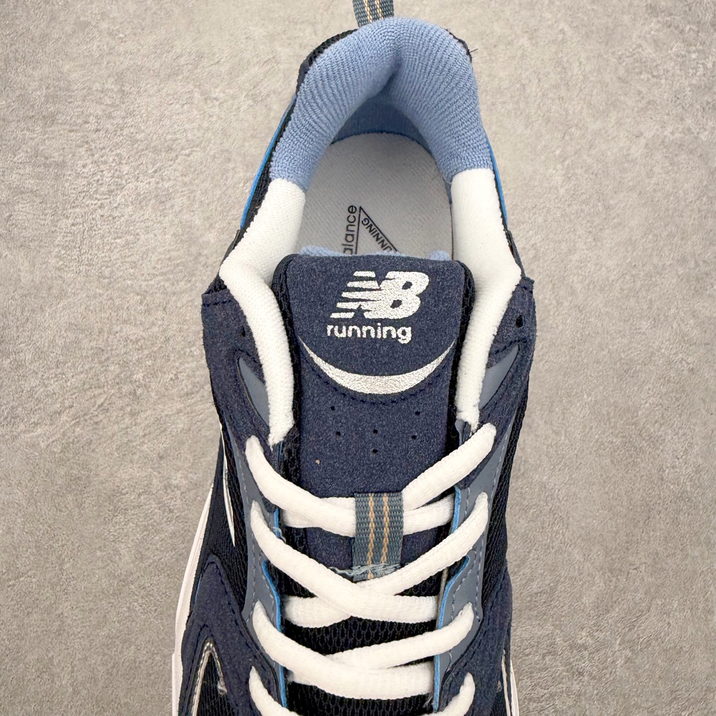 New Balance NB530 新百伦复古透气跑步鞋 抛弃过往以皮革为主的人气轮廓 以极具复古风范的