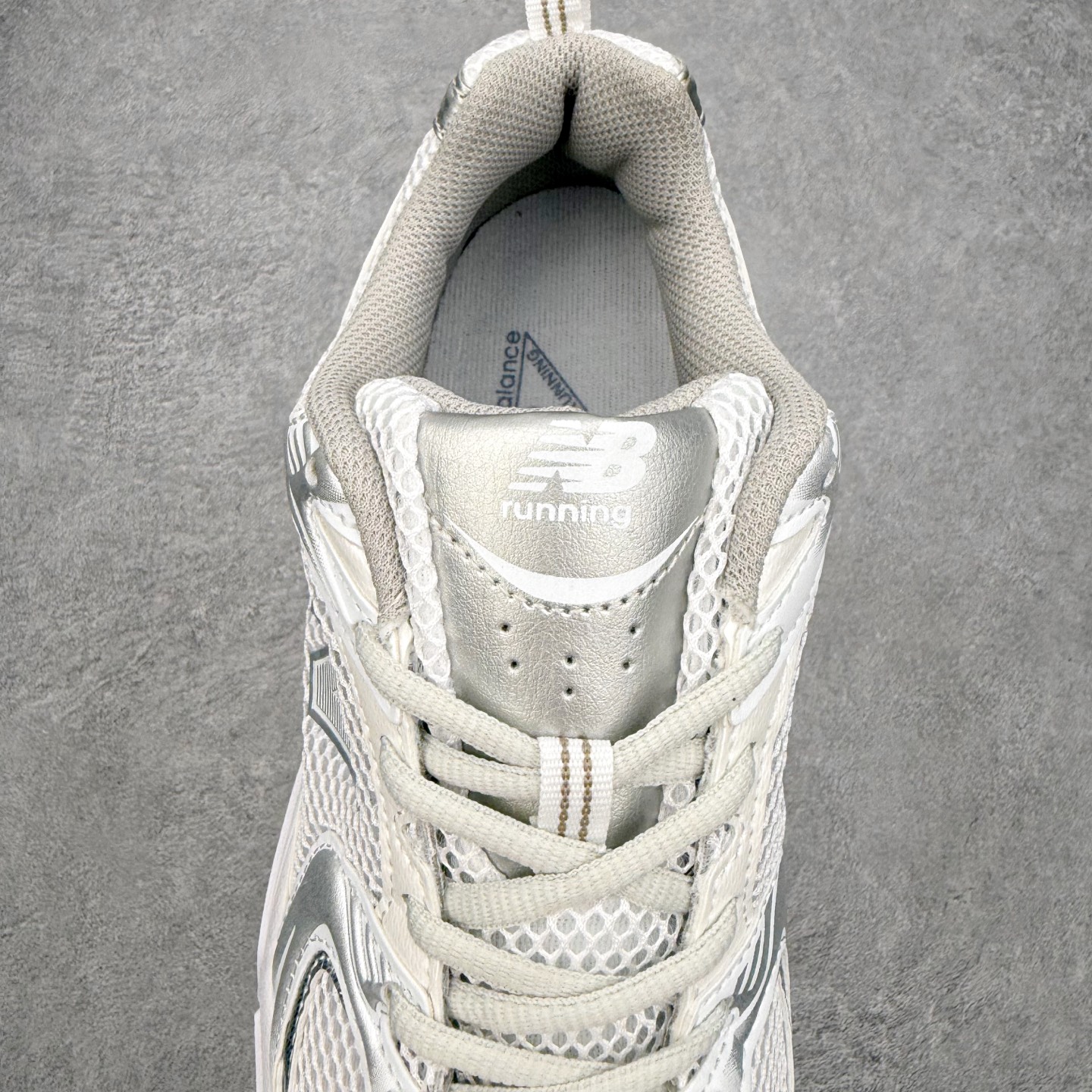 New Balance NB530 新百伦复古透气跑步鞋 抛弃过往以皮革为主的人气轮廓 以极具复古风范的