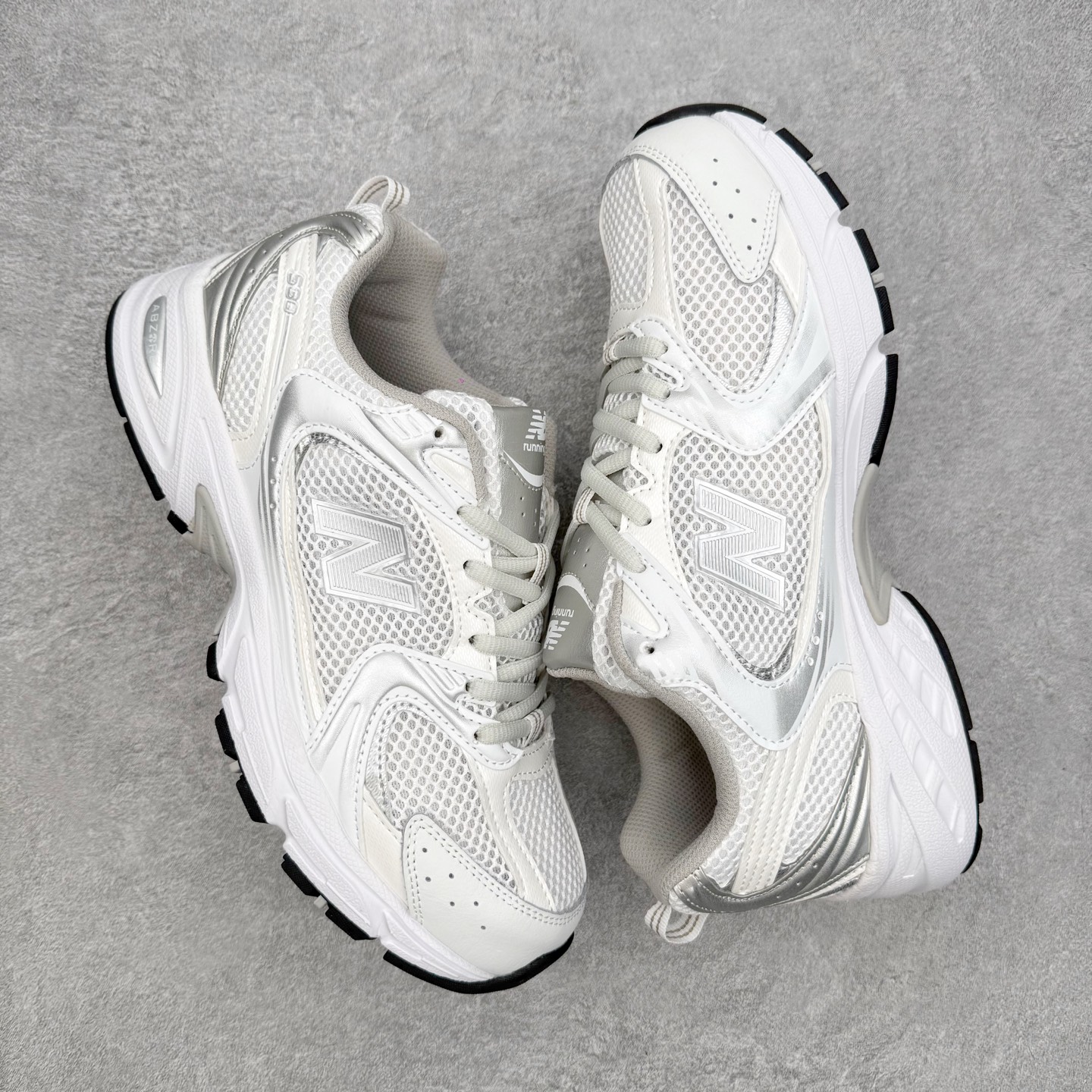 New Balance NB530 新百伦复古透气跑步鞋 抛弃过往以皮革为主的人气轮廓 以极具复古风范的