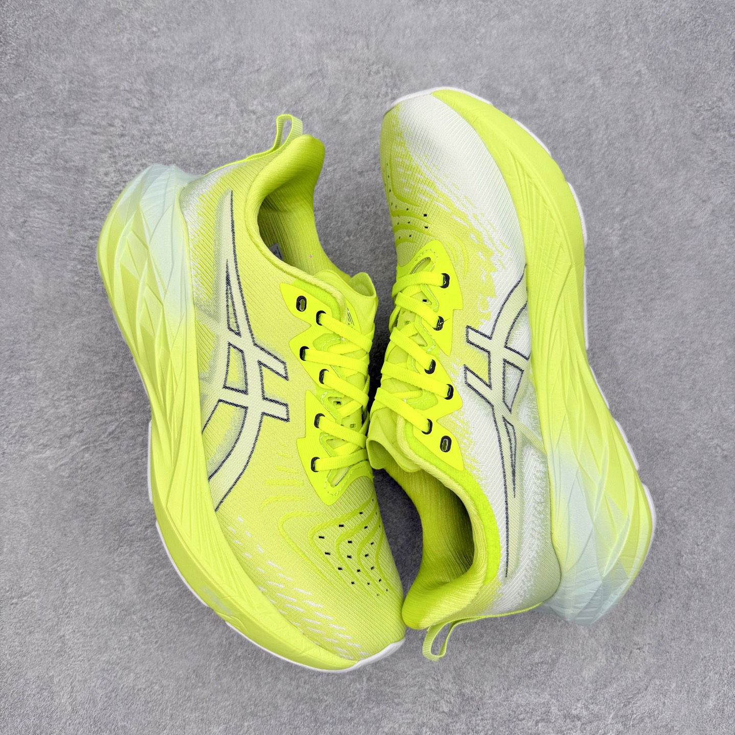 ＃特价福利‼️ASICS NOVABLAST 4 亚瑟士舒适缓震跑鞋 鞋面从NOVABLAST 3的工程