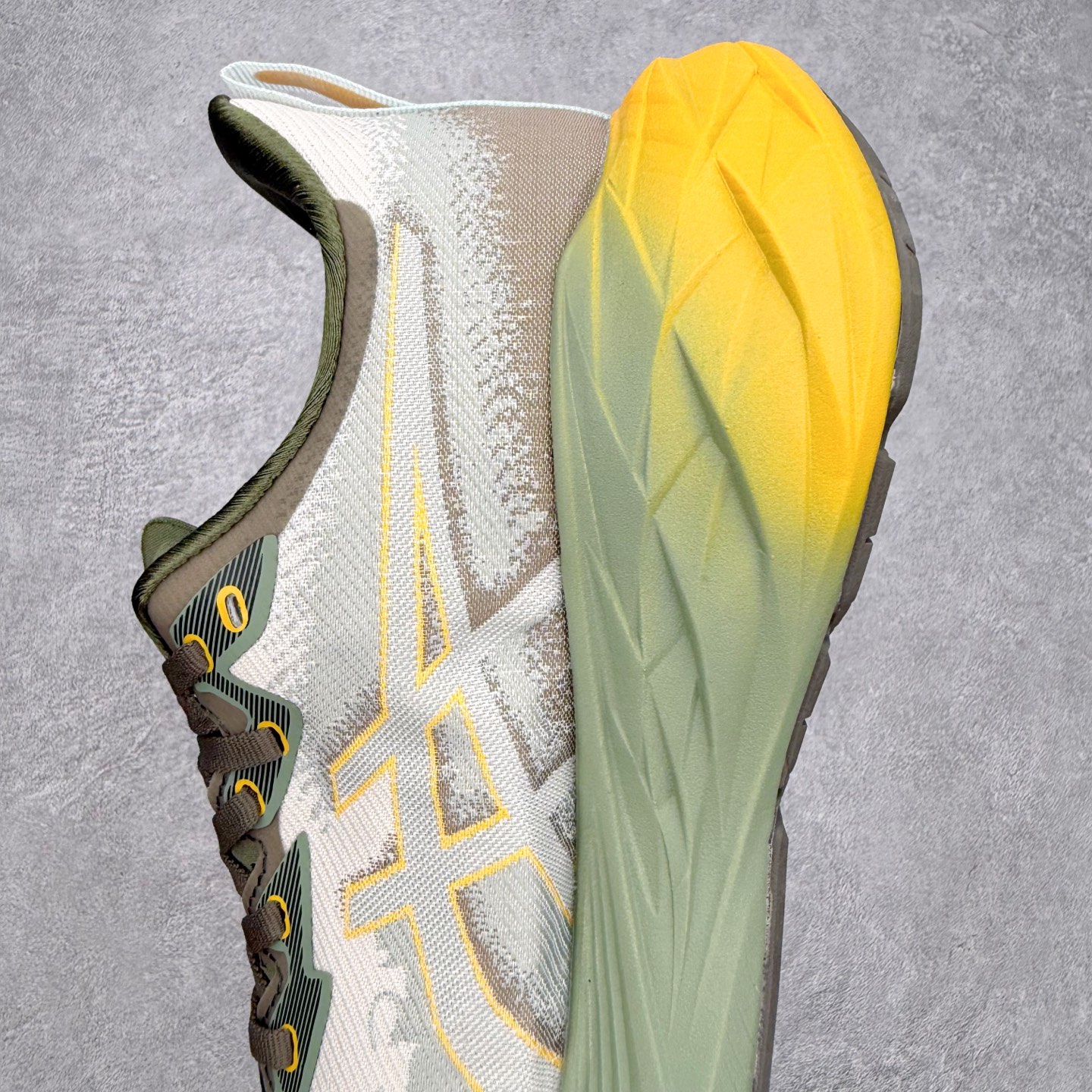 ＃特价福利‼️ASICS NOVABLAST 4 亚瑟士舒适缓震跑鞋 鞋面从NOVABLAST 3的工程