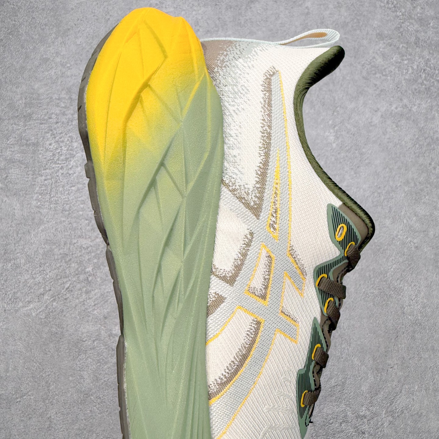 ＃特价福利‼️ASICS NOVABLAST 4 亚瑟士舒适缓震跑鞋 鞋面从NOVABLAST 3的工程
