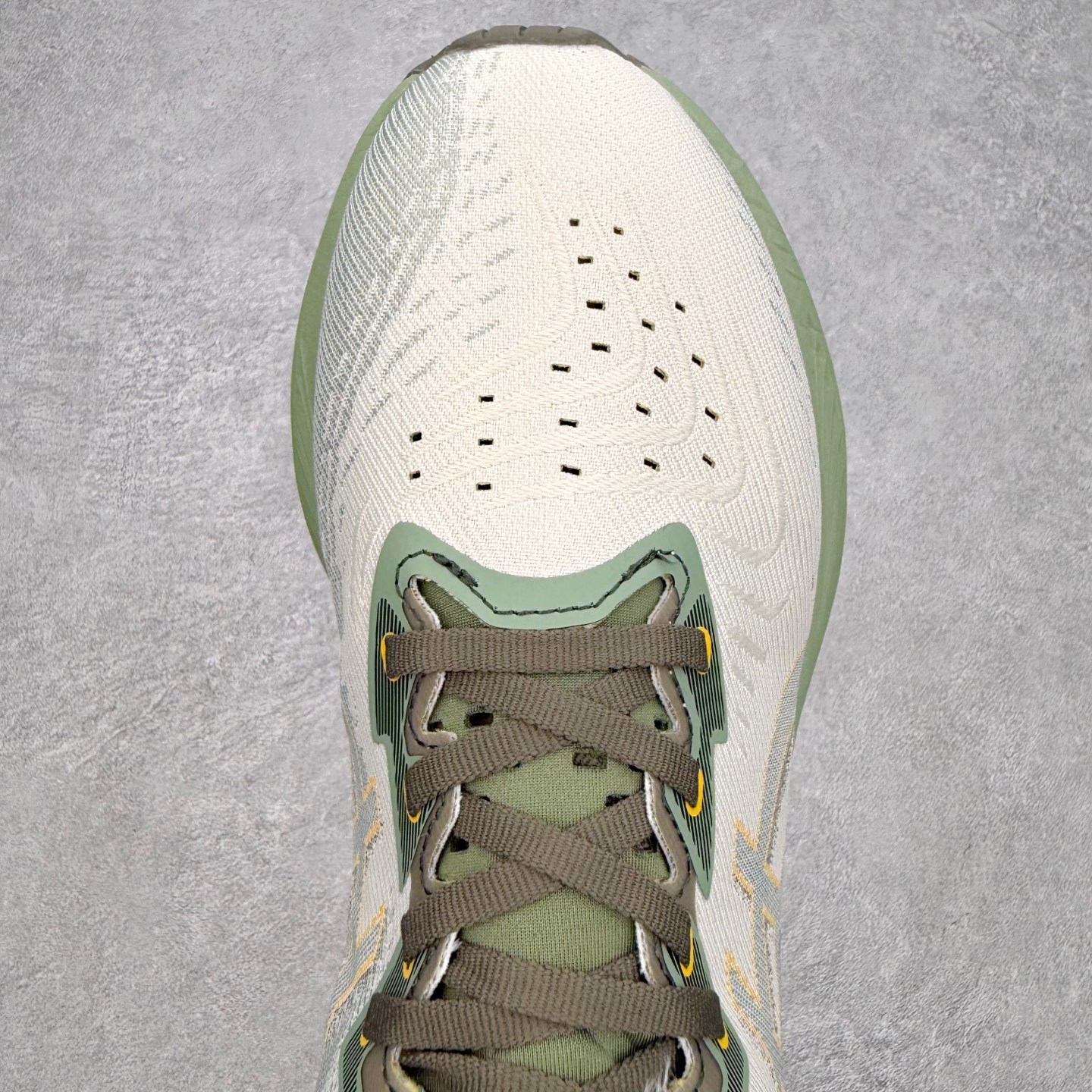 ＃特价福利‼️ASICS NOVABLAST 4 亚瑟士舒适缓震跑鞋 鞋面从NOVABLAST 3的工程