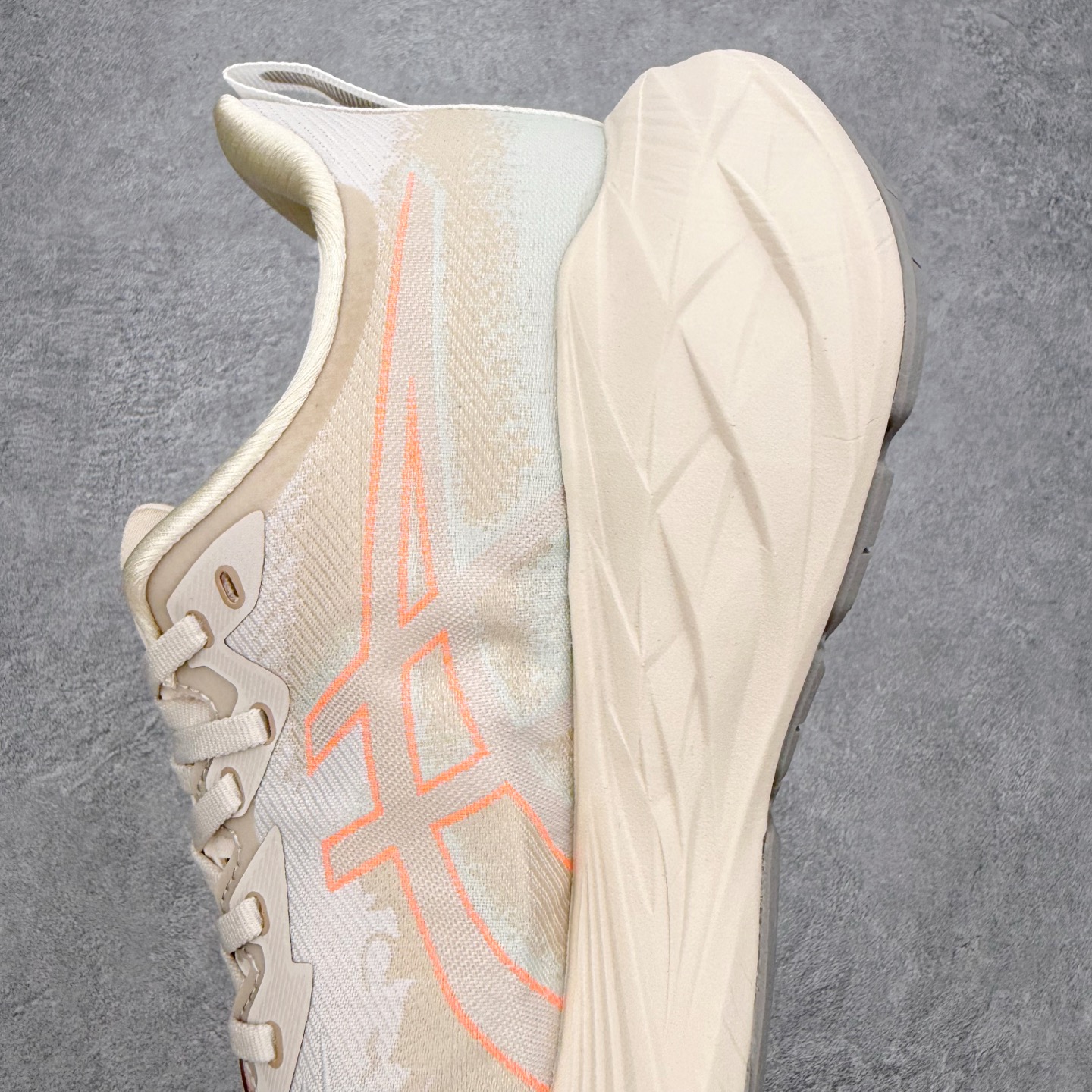 ＃特价福利‼️ASICS NOVABLAST 4 亚瑟士舒适缓震跑鞋 鞋面从NOVABLAST 3的工程