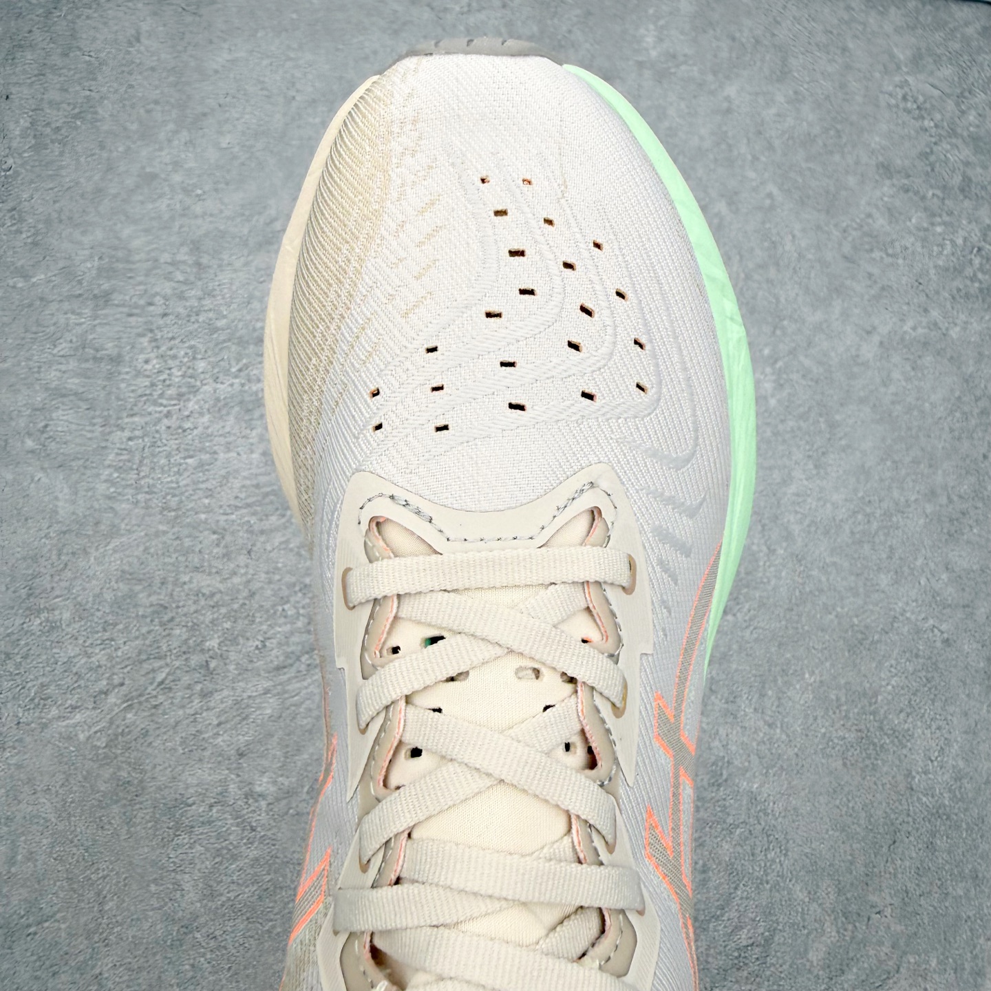 ＃特价福利‼️ASICS NOVABLAST 4 亚瑟士舒适缓震跑鞋 鞋面从NOVABLAST 3的工程